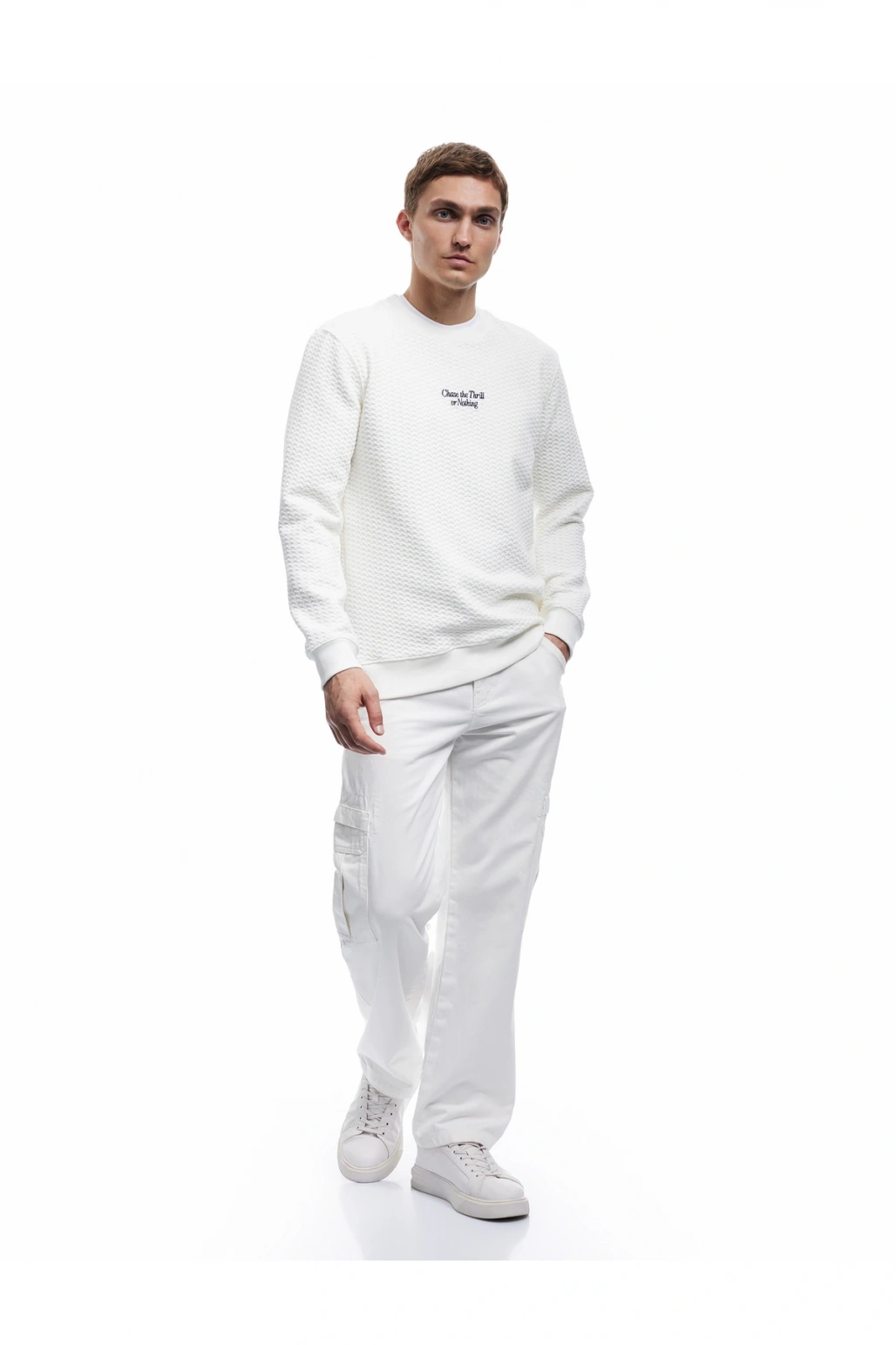 Uzun Kollu Bisiklet Yaka Dokulu İşlemeli Sweatshirt