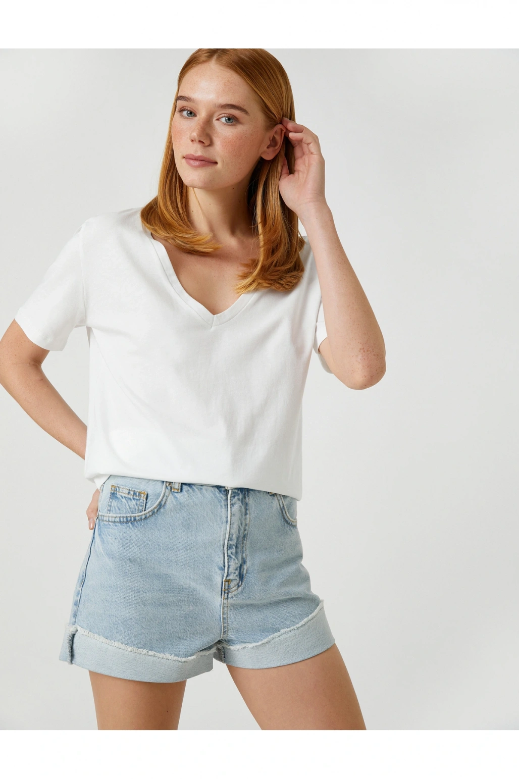 V Yaka Düz Beyaz Kadın T-shirt 3sak60002ek