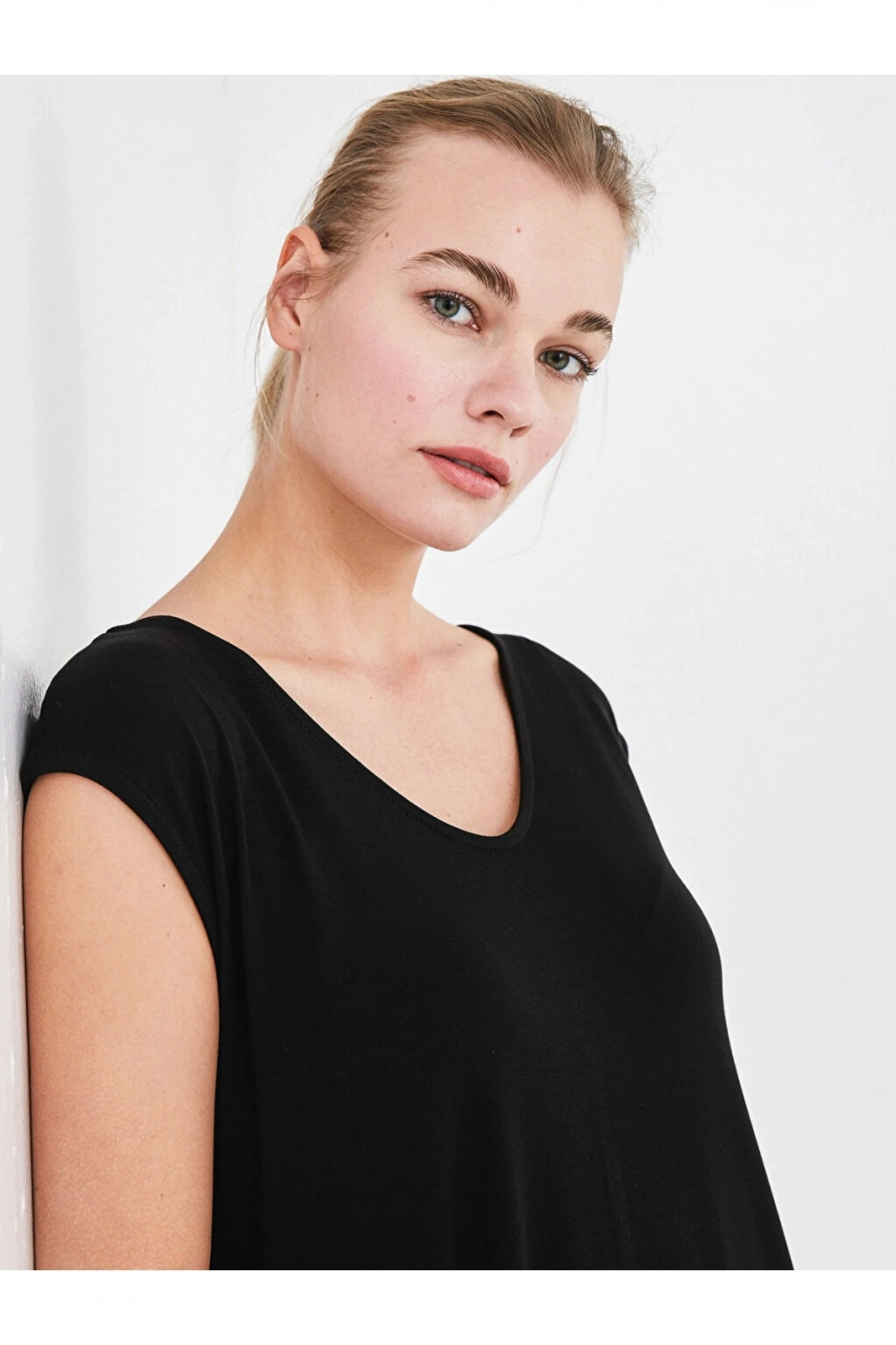 V Yaka Düz Kısa Kollu Viskon Kadın Elbise