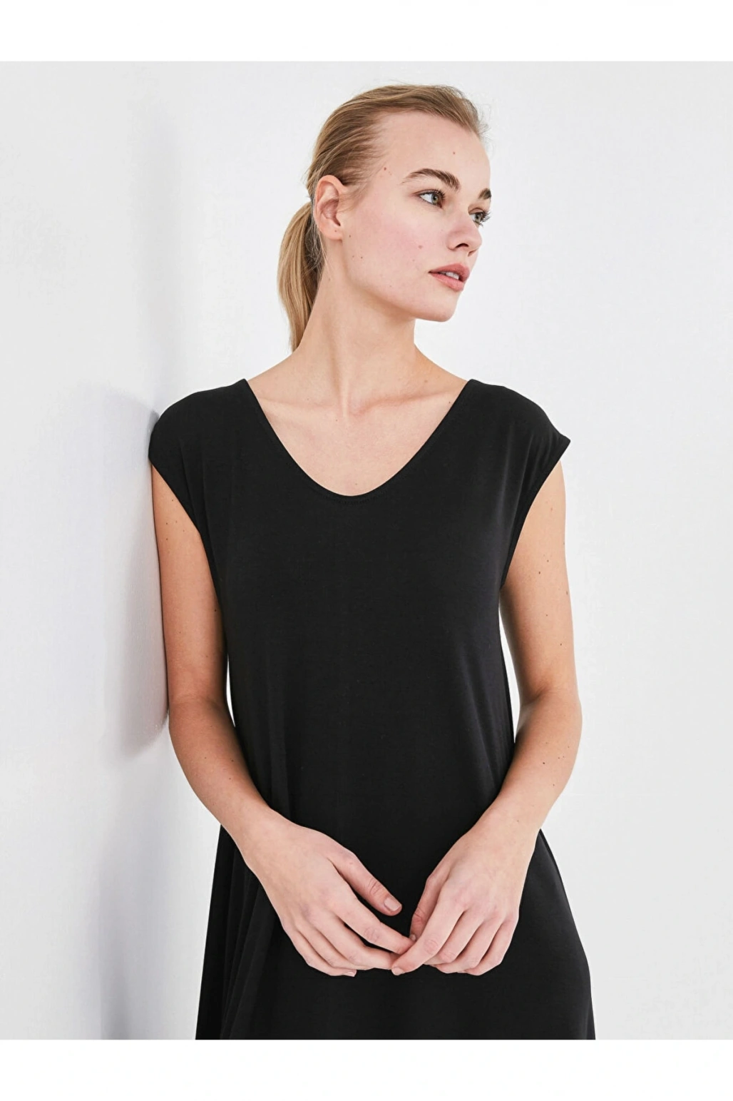 V Yaka Düz Kısa Kollu Viskon Kadın Elbise