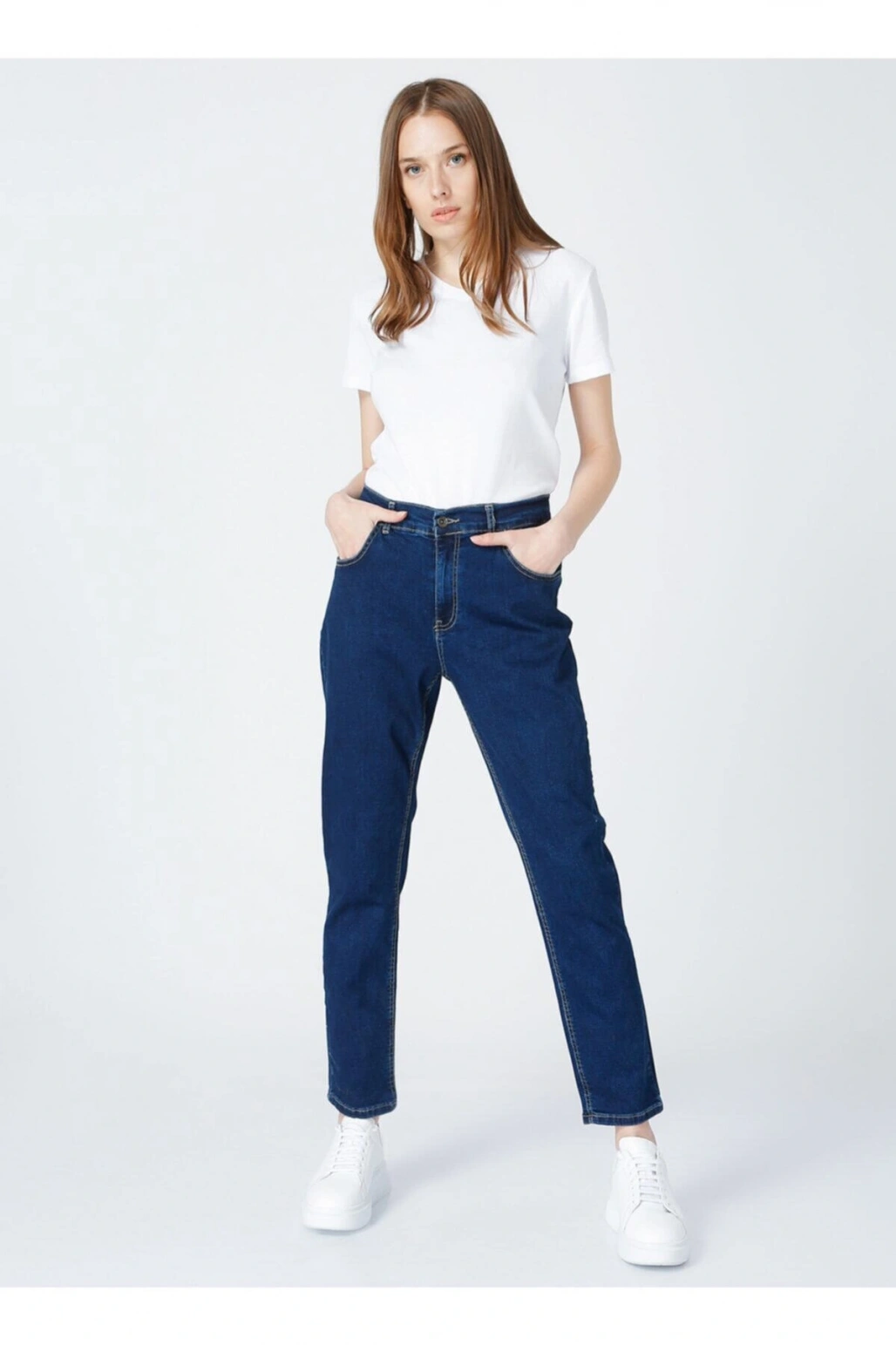 V Yaka Kısa Kol Beyaz Kadın T-shirt