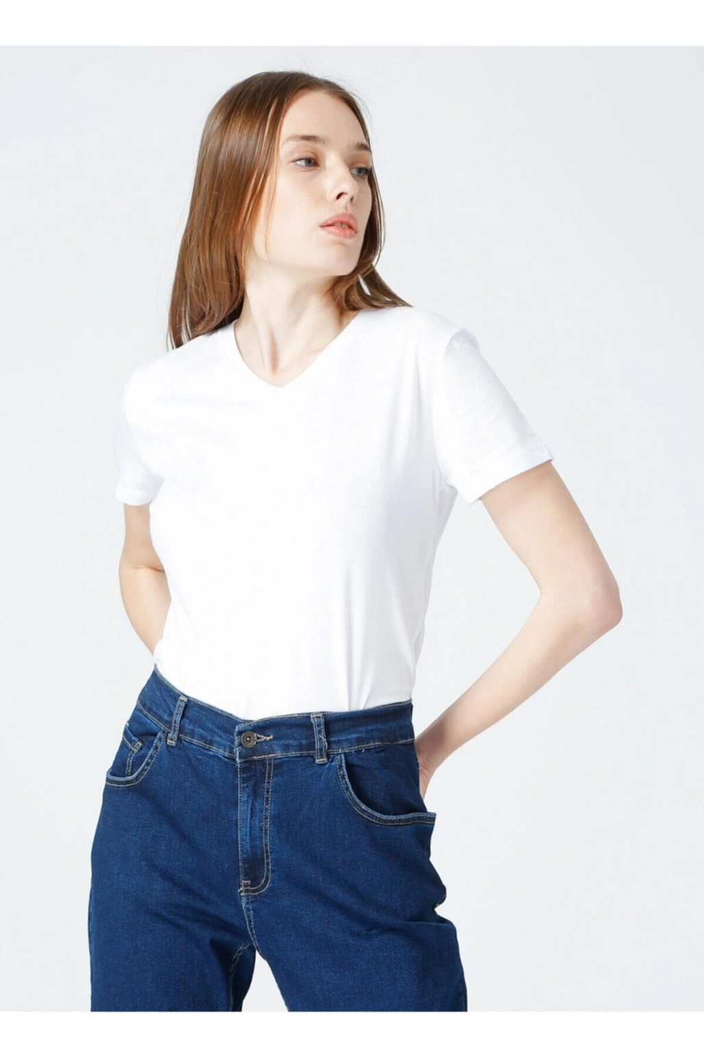 V Yaka Kısa Kol Beyaz Kadın T-shirt