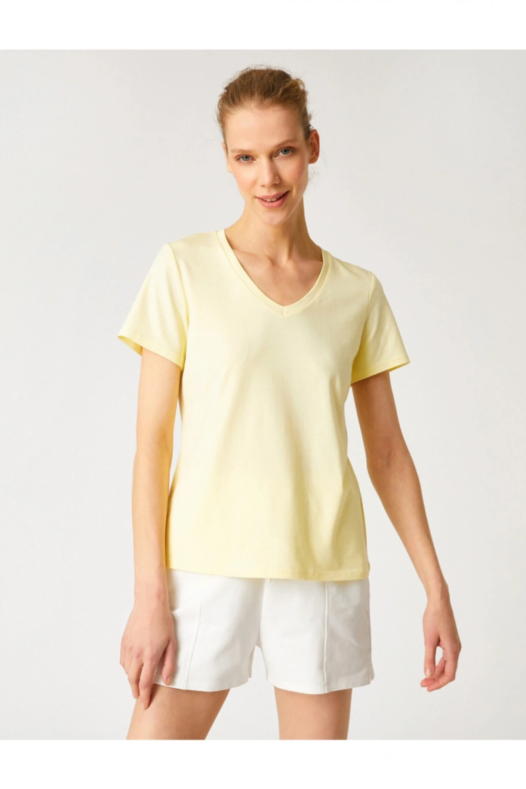V Yaka Kısa Kollu Basic Tişört