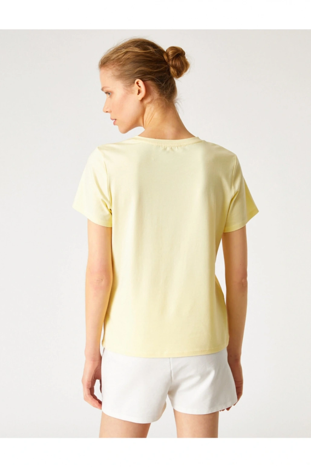 V Yaka Kısa Kollu Basic Tişört