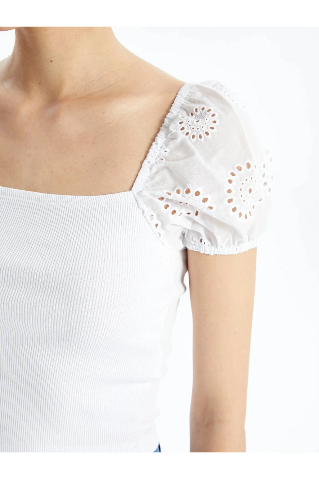 Vision Kare Yaka Düz Kısa Kollu Kadın Crop