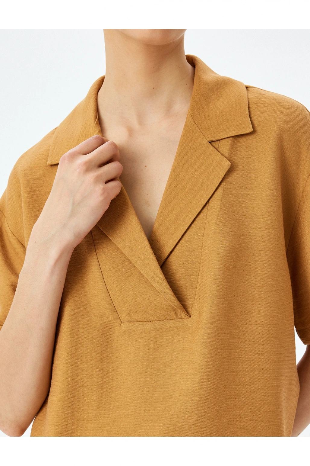 Viskon Kısa Kollu Bol Kesim Polo Yaka Bluz