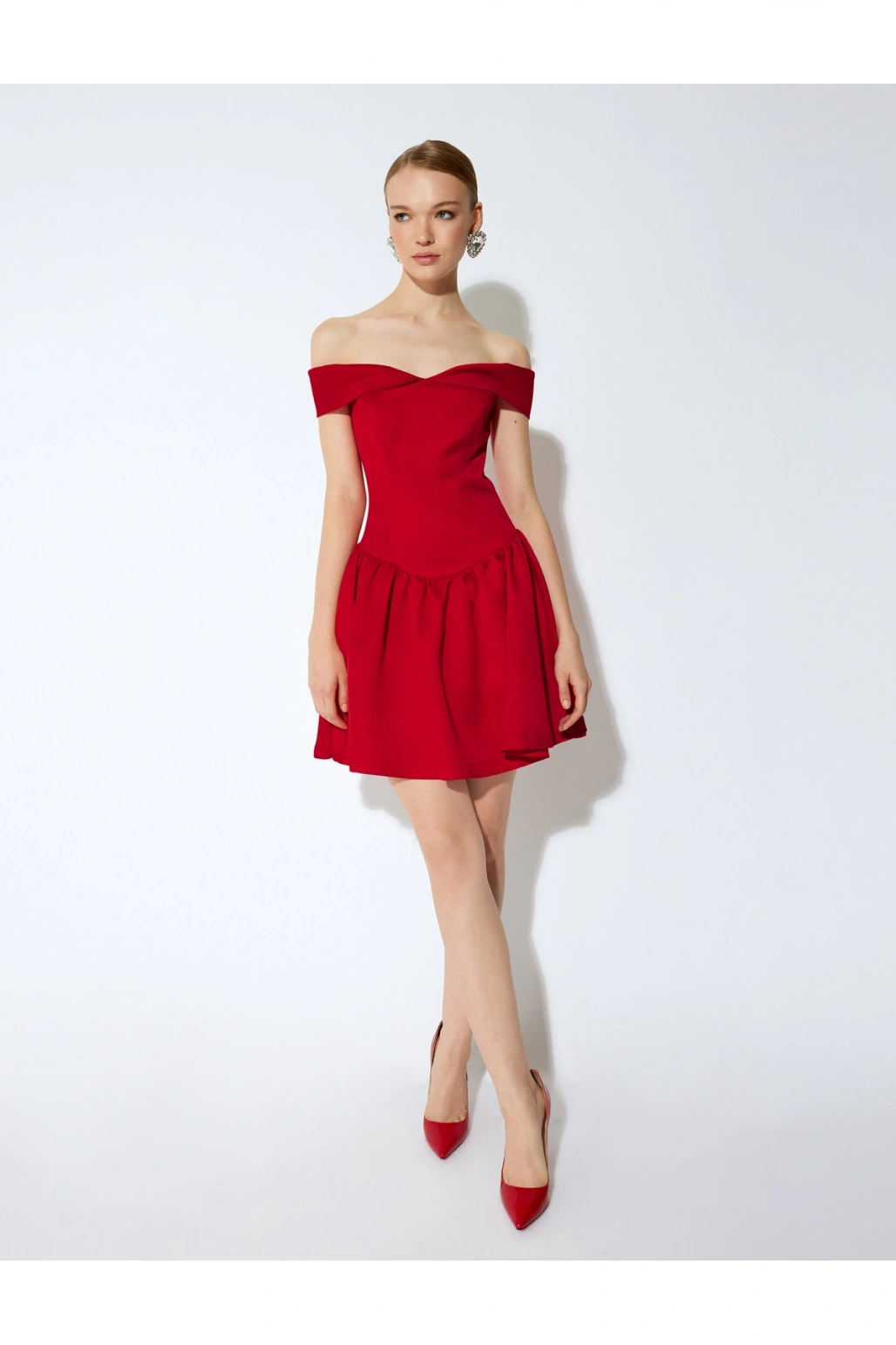 X Sibil Çetinkaya - Saten Kalp Yaka Omzu Açık Mini Balon Elbise