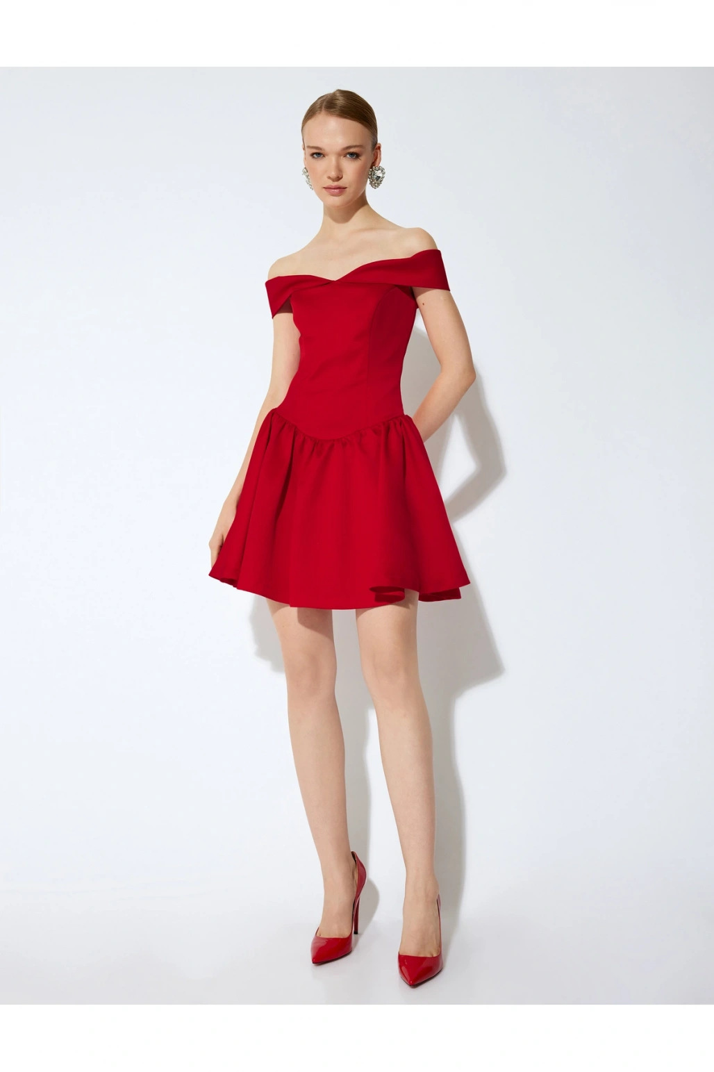 X Sibil Çetinkaya - Saten Kalp Yaka Omzu Açık Mini Balon Elbise