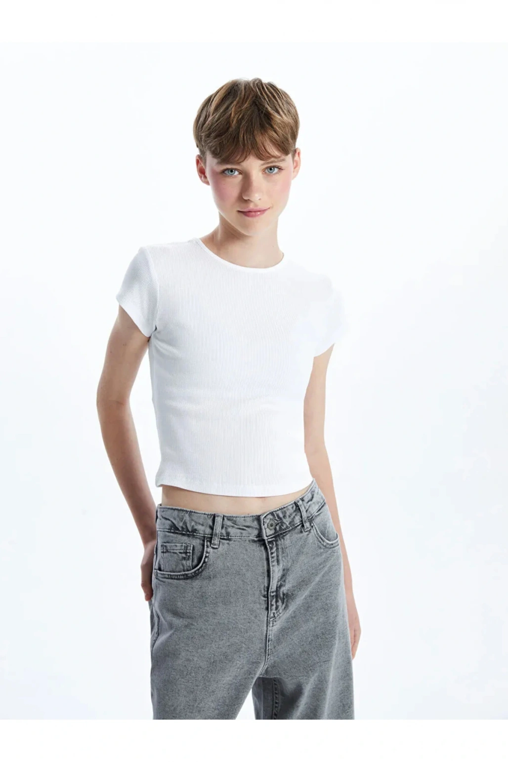 XSIDE Beyaz Bisiklet Yaka Dokulu Kadın Crop T T