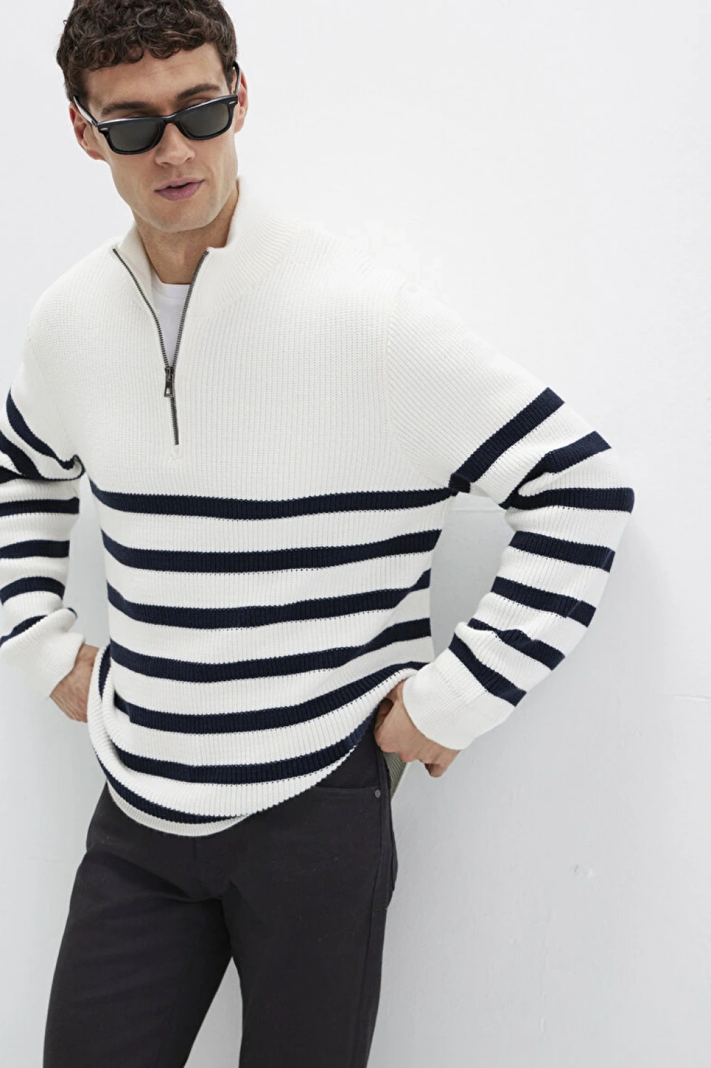 Yarı Fermuarlı Çizgili Beyaz Kazak