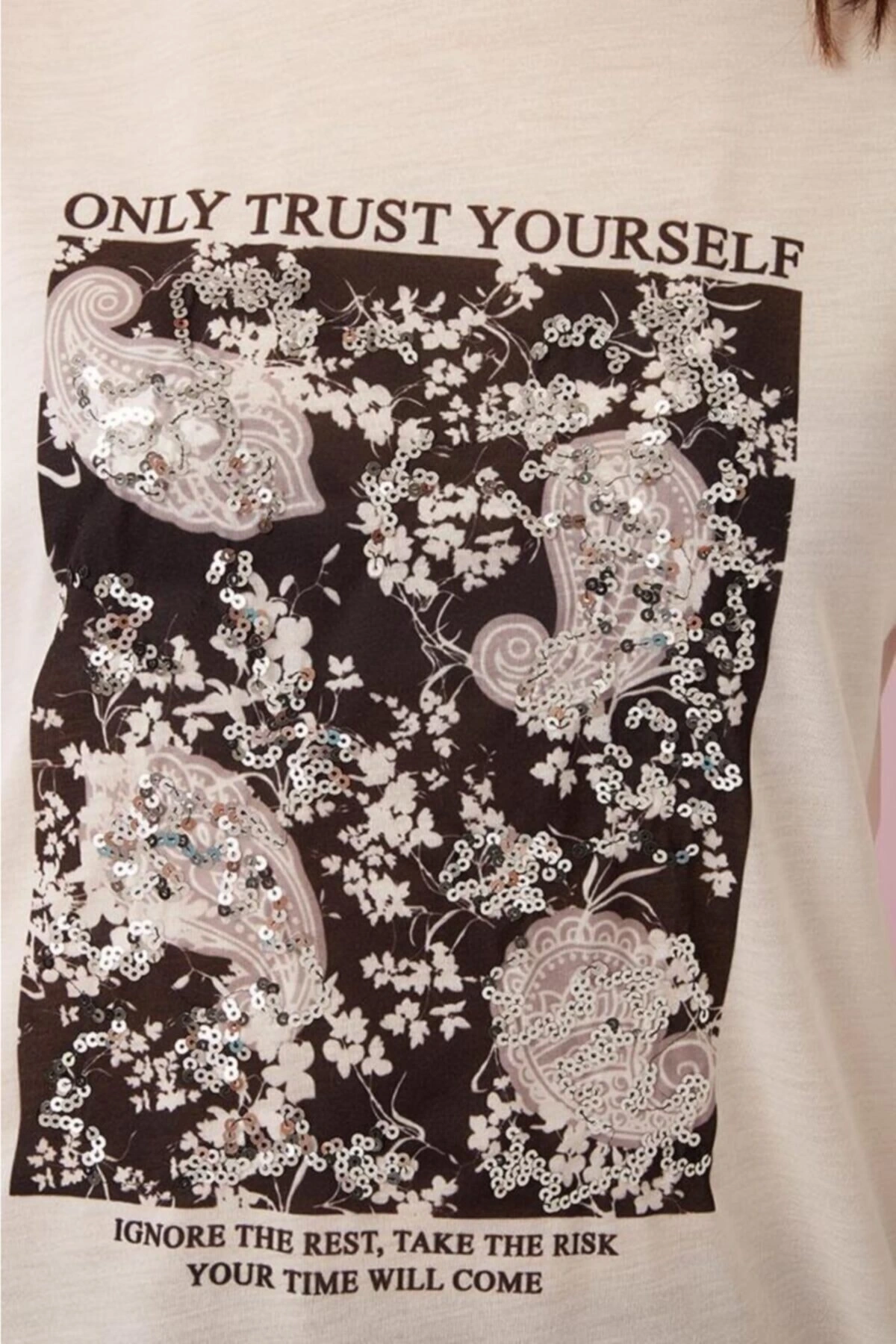 Bisiklet Yaka Skinny Fit Baskılı Bej Kadın T-shirt