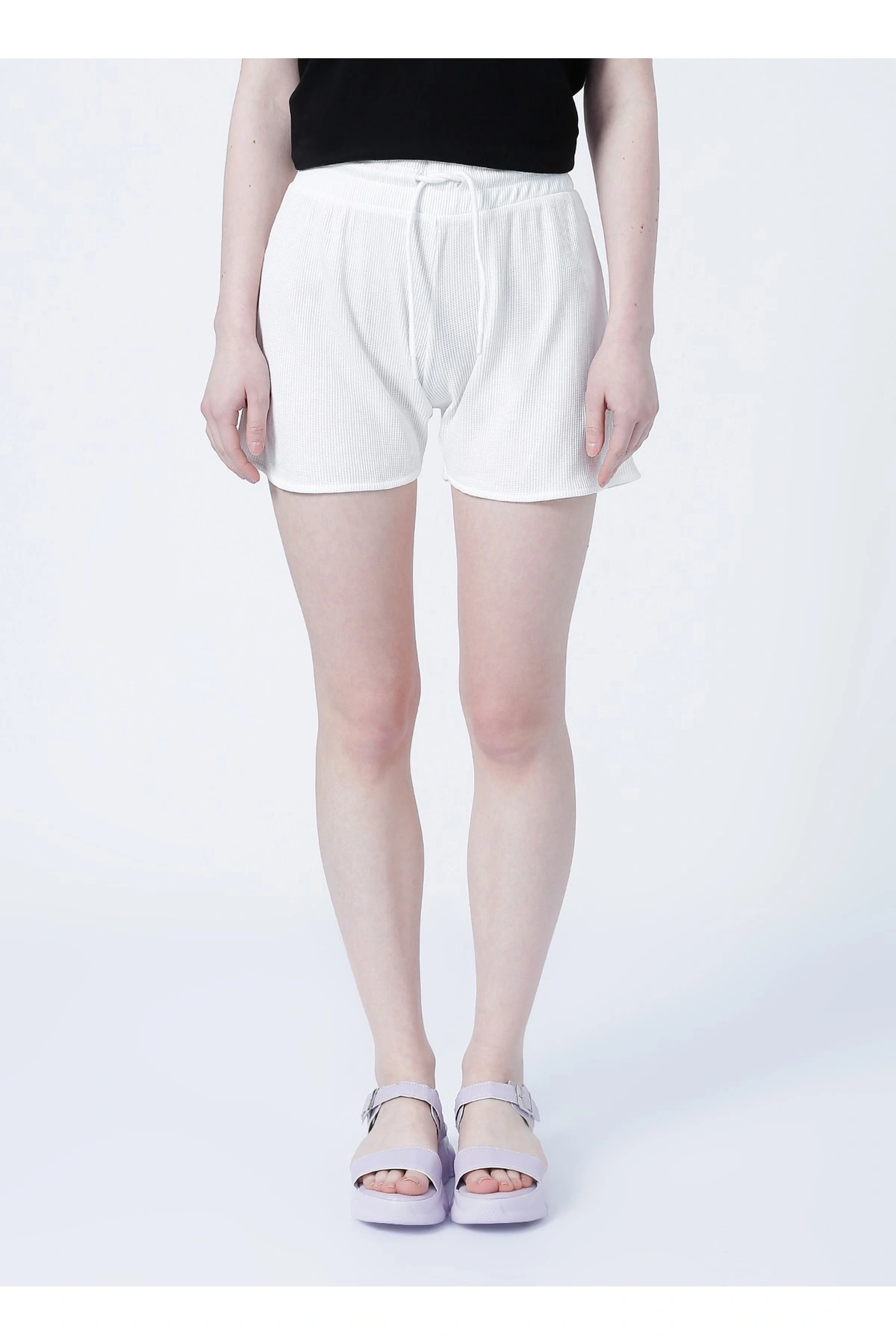 22y0657k1 Lastikli Rahat Petek Desenli Ekru Kadın Şort