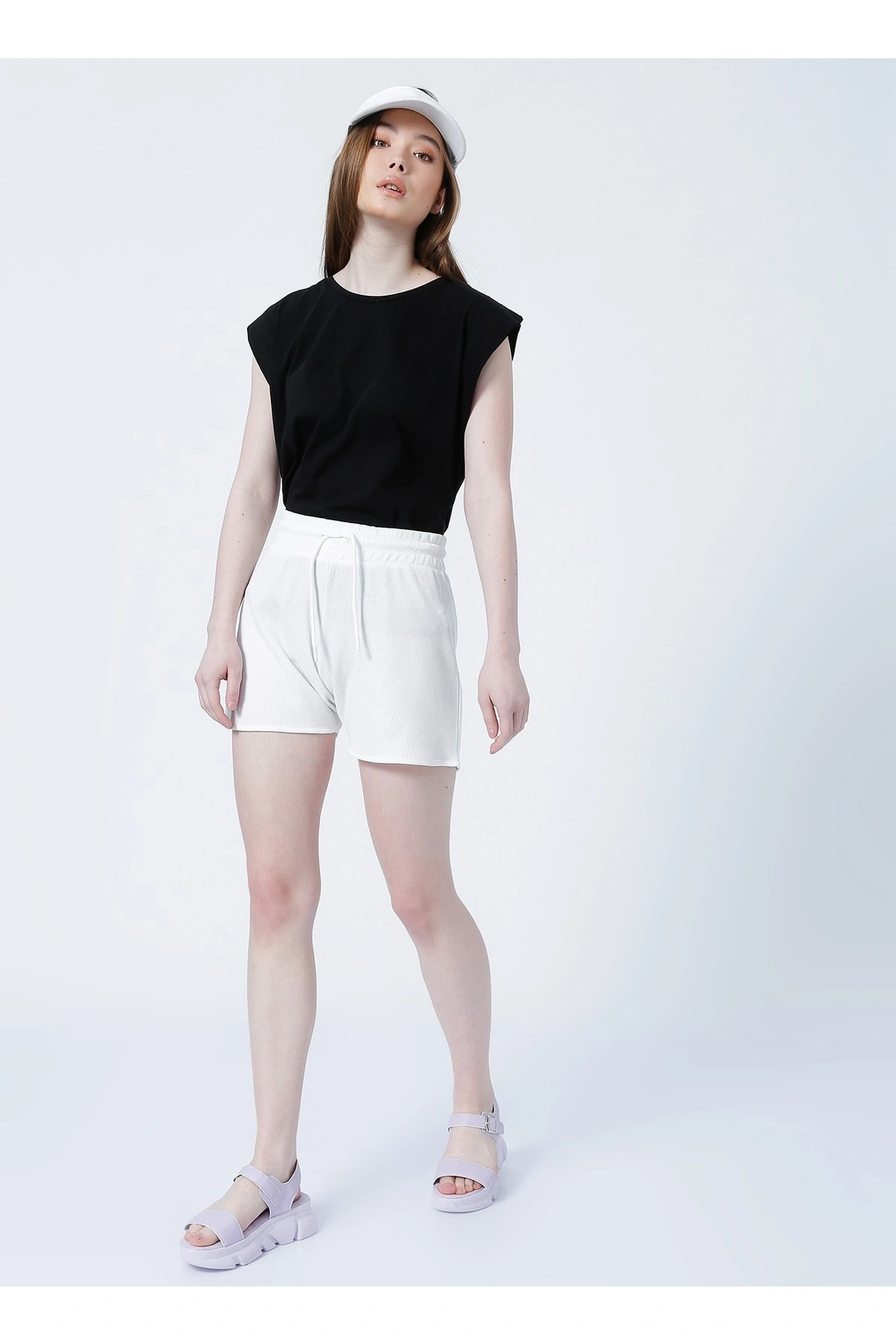 22y0657k1 Lastikli Rahat Petek Desenli Ekru Kadın Şort