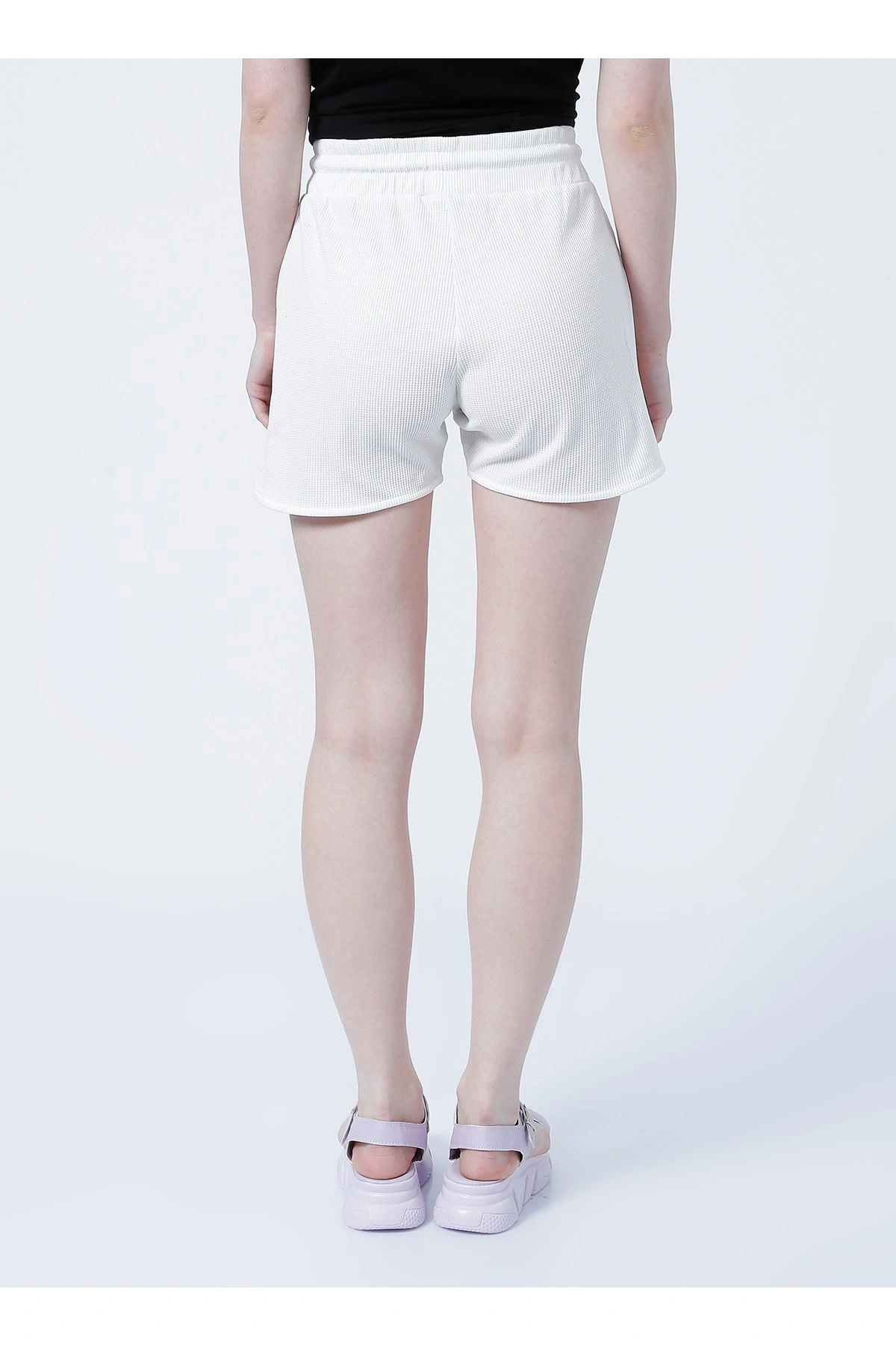 22y0657k1 Lastikli Rahat Petek Desenli Ekru Kadın Şort