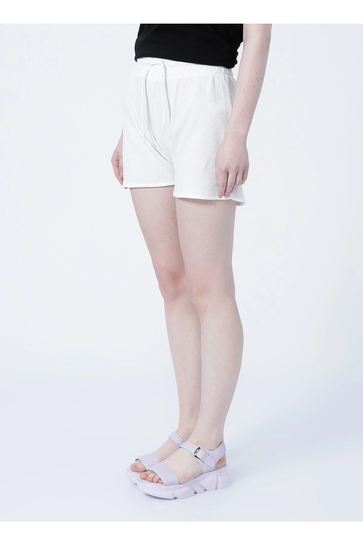 22y0657k1 Lastikli Rahat Petek Desenli Ekru Kadın Şort