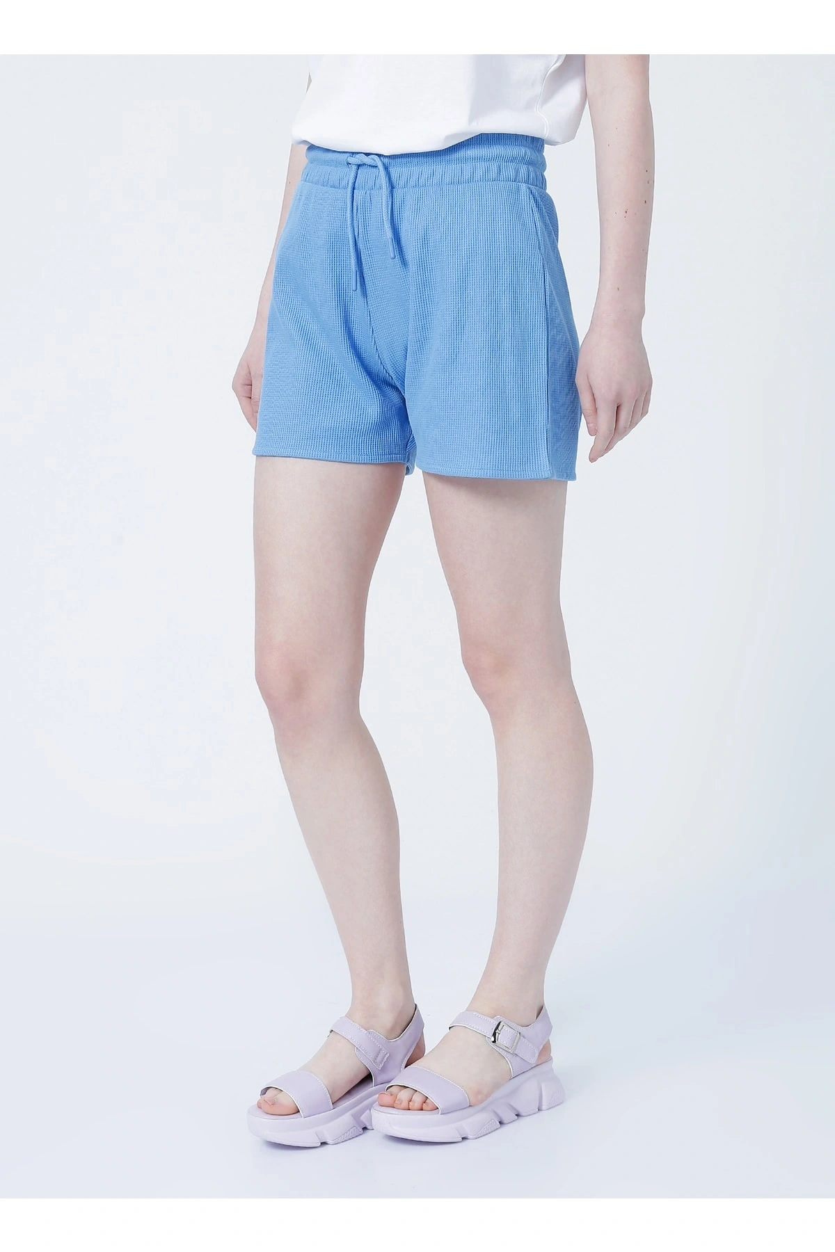 22y0657k1 Lastikli Rahat Petek Desenli Mavi Kadın Şort