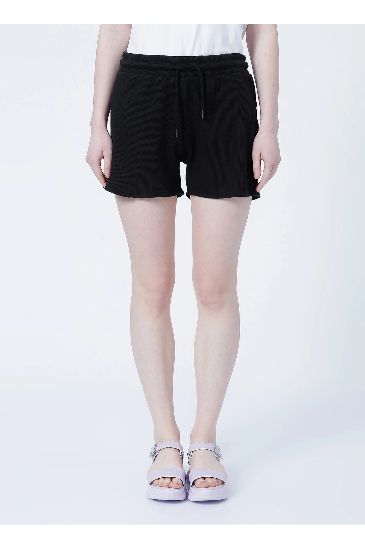 22y0657k1 Lastikli Rahat Petek Desenli Siyah Kadın Şort