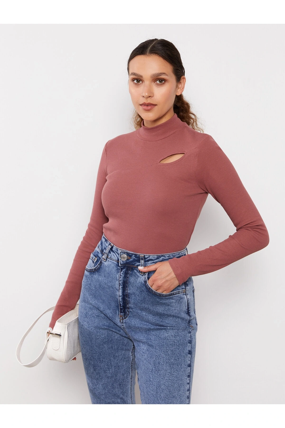 Dik Yaka Düz Uzun Kollu Kadın Tişört