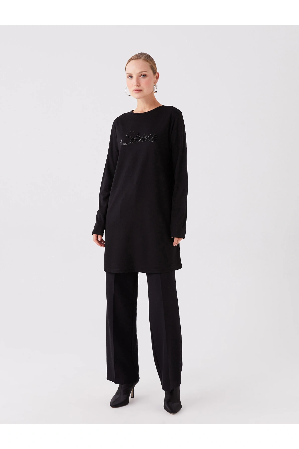 Bisiklet Yaka Payet İşlemeli Uzun Kollu Kadın Tunik
