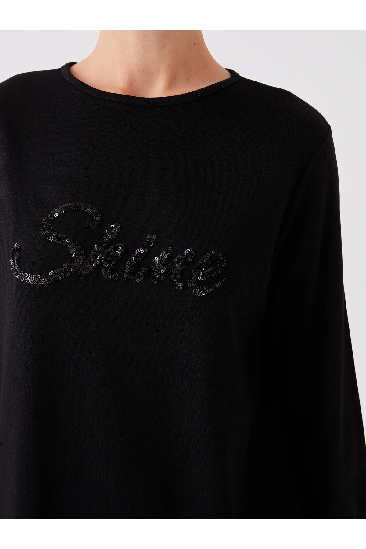 Bisiklet Yaka Payet İşlemeli Uzun Kollu Kadın Tunik