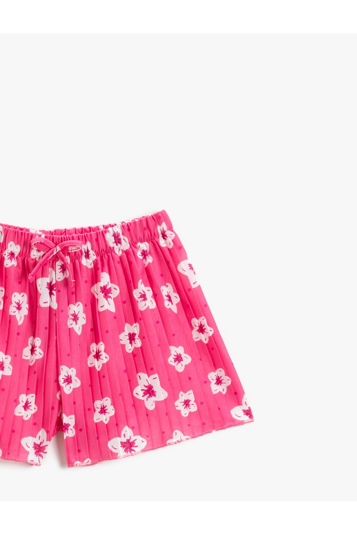 Piliseli Çiçekli Kısa Şort