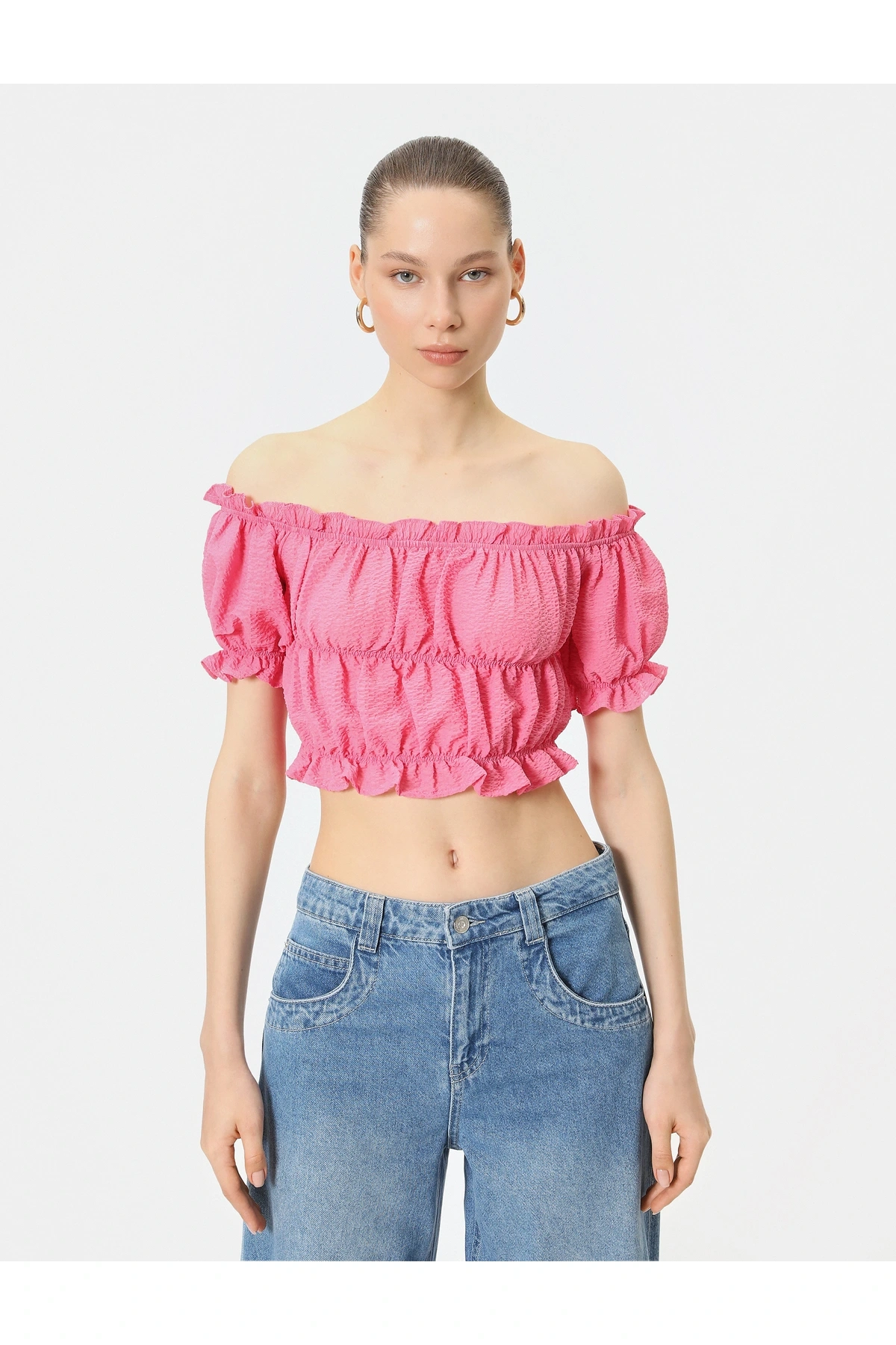 Omzu Açık Fırfırlı Bluz Crop Kısa Kollu Büzgülü Gofre Kumaş