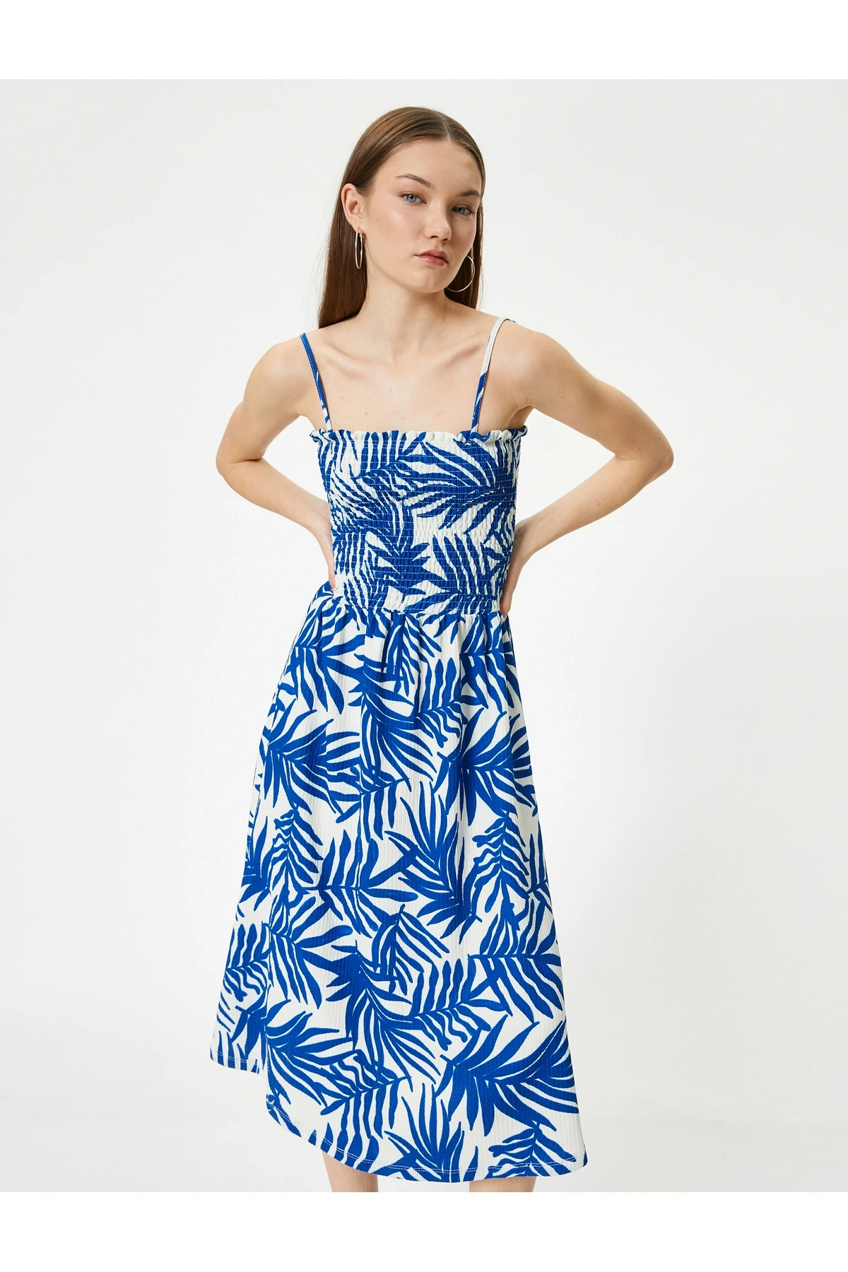 Çiçekli Elbise Midi Boy Askılı Gipe Detaylı Rahat Kalıp Bürümcük