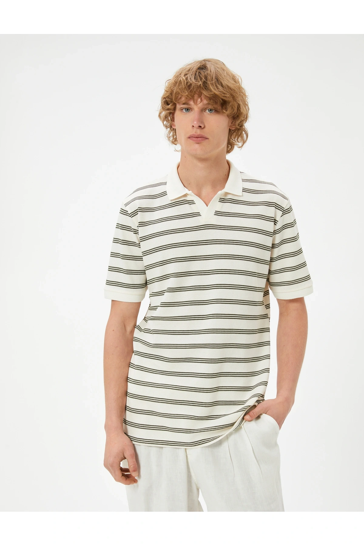 V Yaka Polo Tişört Dokulu Kısa Kollu Pamuklu