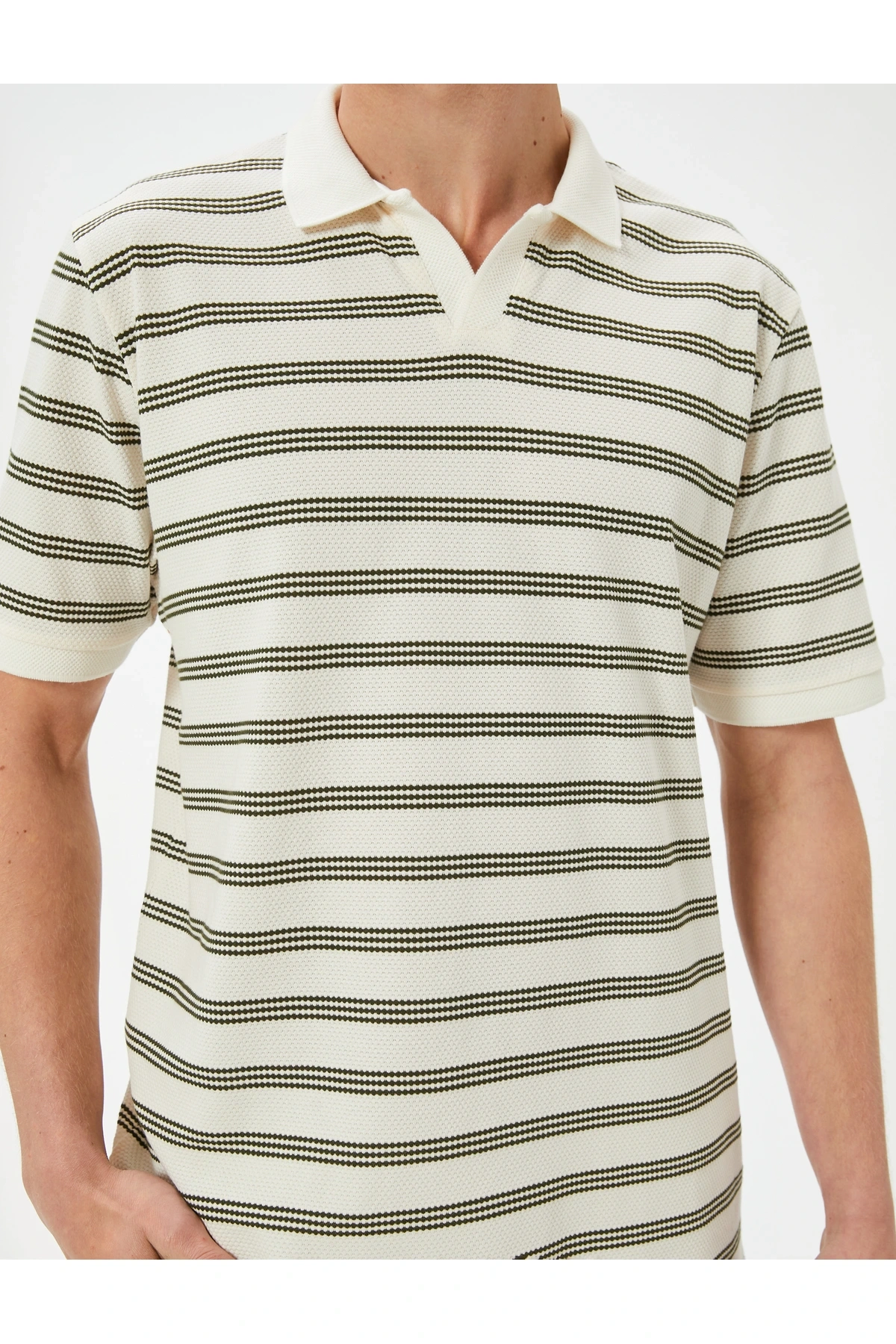 V Yaka Polo Tişört Dokulu Kısa Kollu Pamuklu