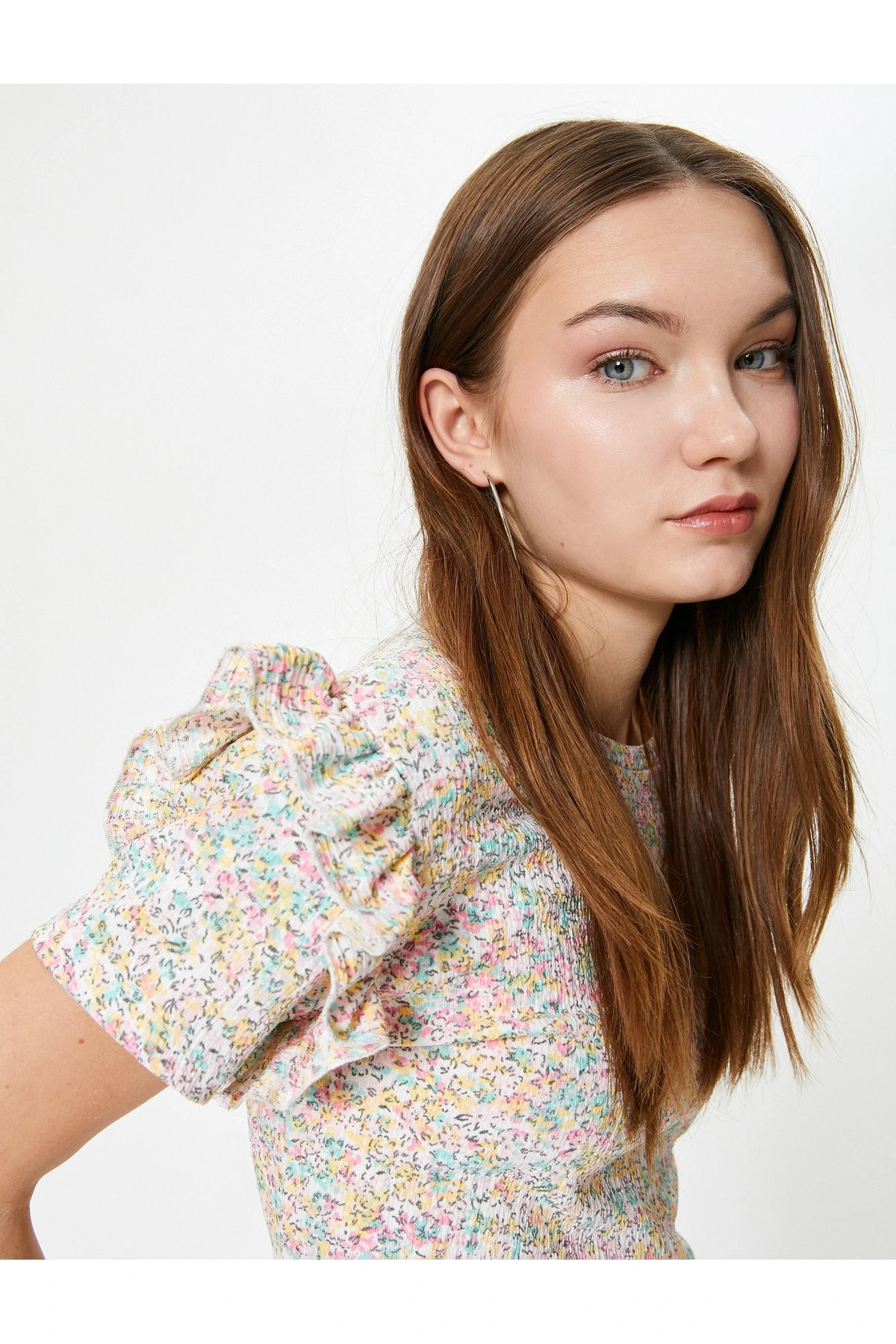 Çiçekli Fırfırlı Tişört Kısa Kollu Bisiklet Yaka Dokulu Bürümcük