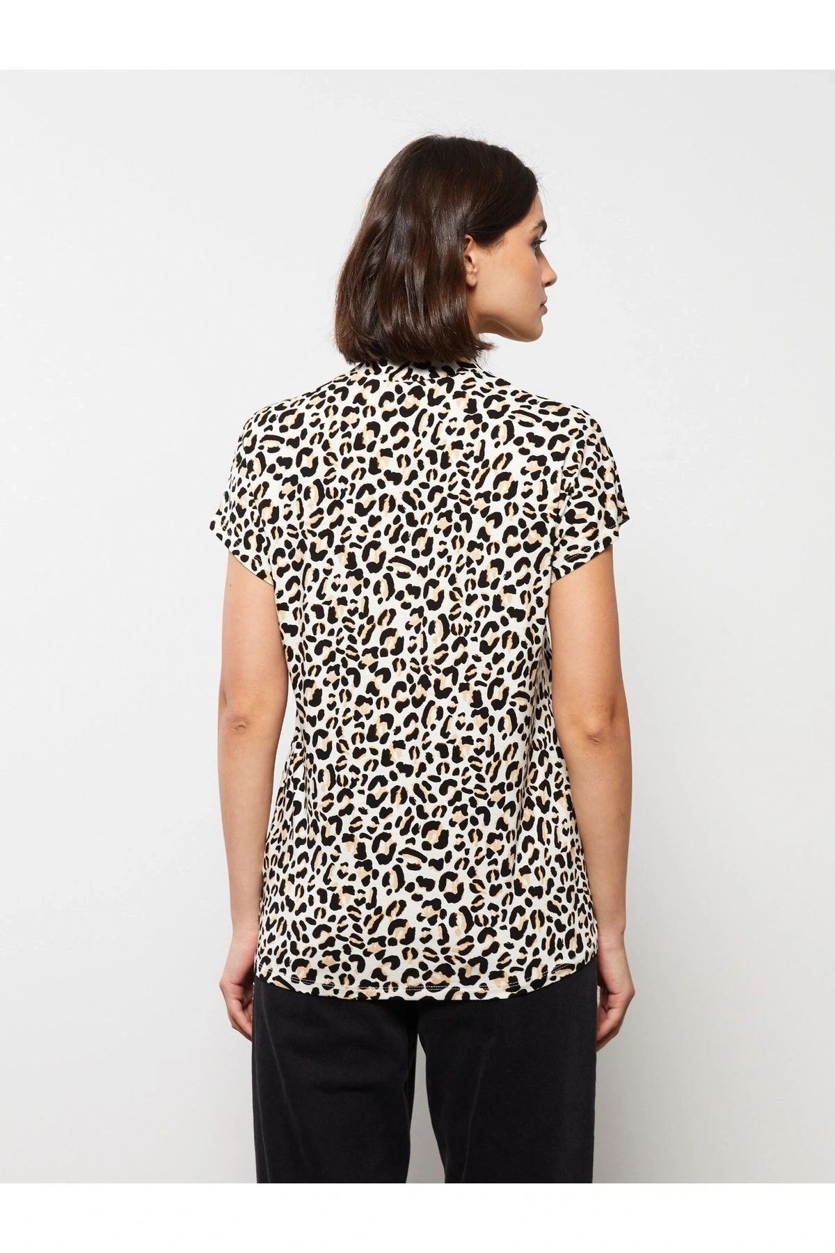 LCWAIKIKI Classic Karışık V Yaka Desenli Kısa Kollu Kadın Bluz