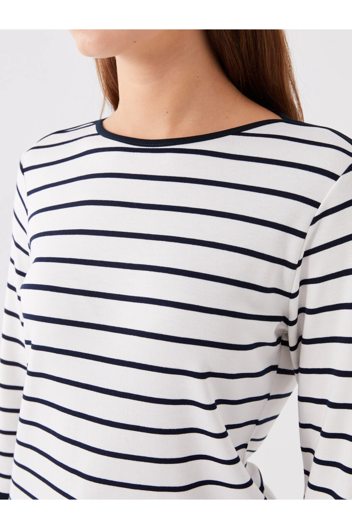 Kayık Yaka Çizgili Kadın Tişört