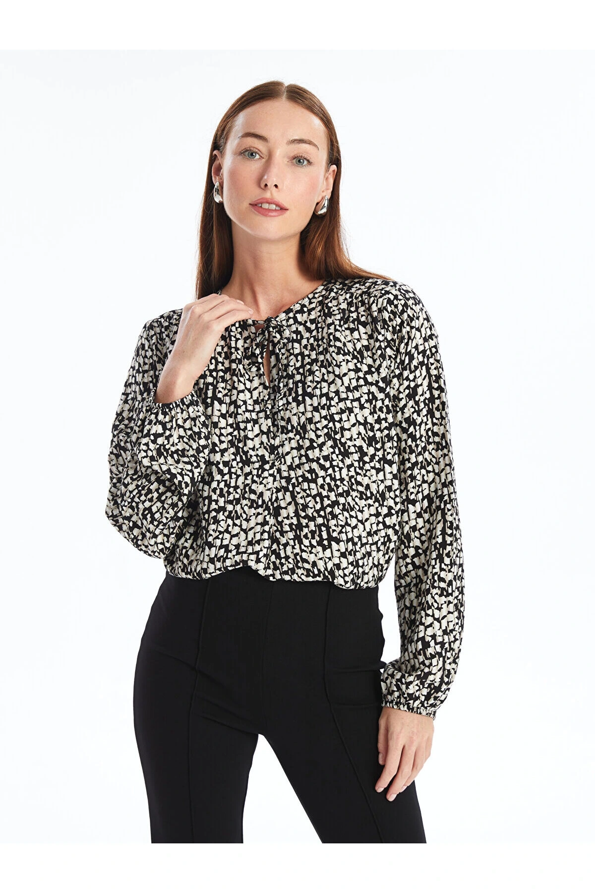 LCW Bağlamalı Yaka Desenli Uzun Kollu Kadın Bluz