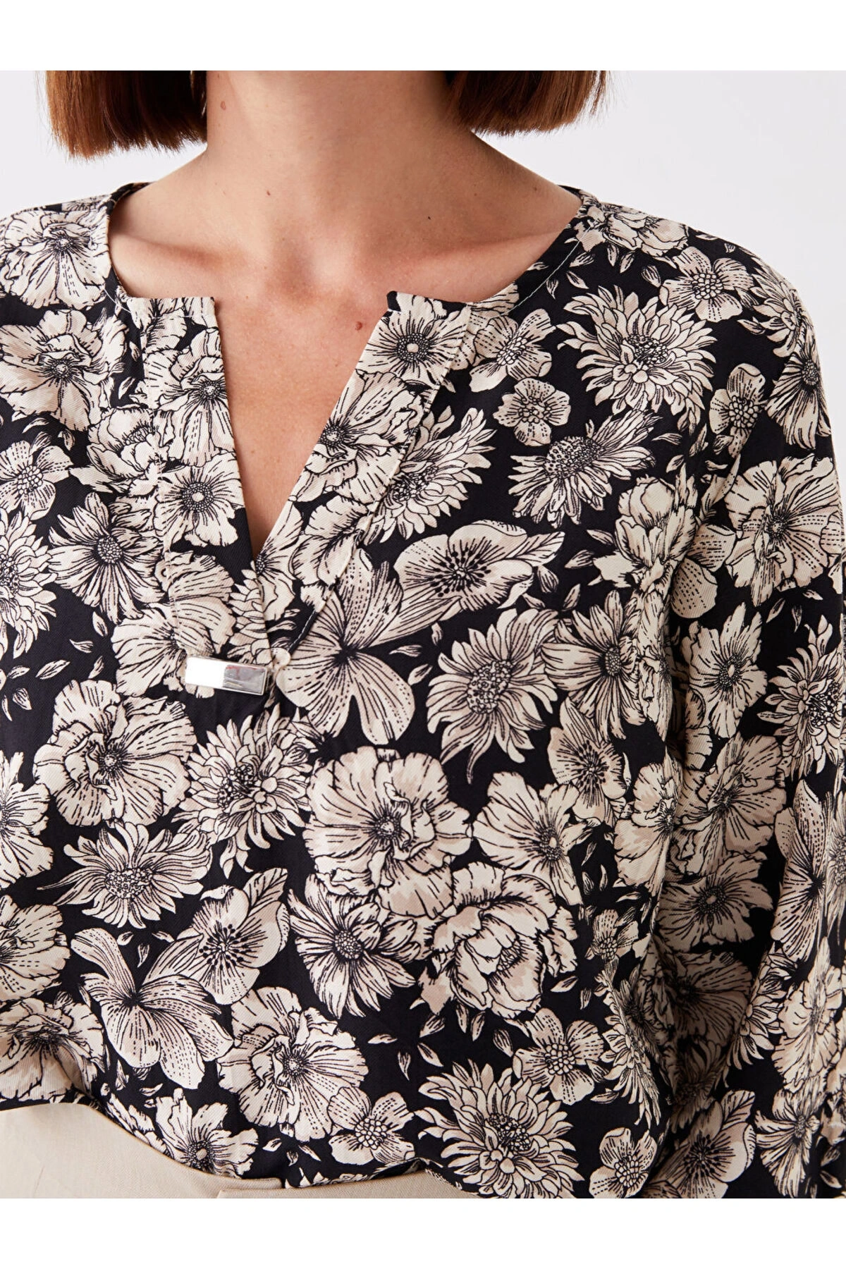 Kaçık Yaka Çiçekli Uzun Kollu Kadın Bluz