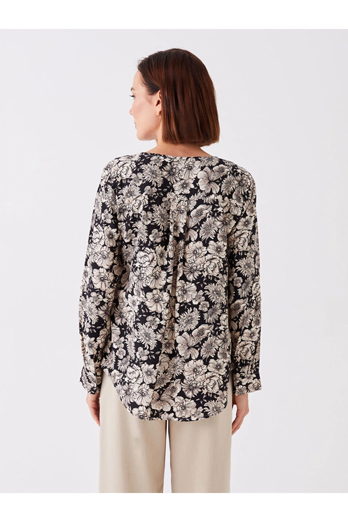 Kaçık Yaka Çiçekli Uzun Kollu Kadın Bluz
