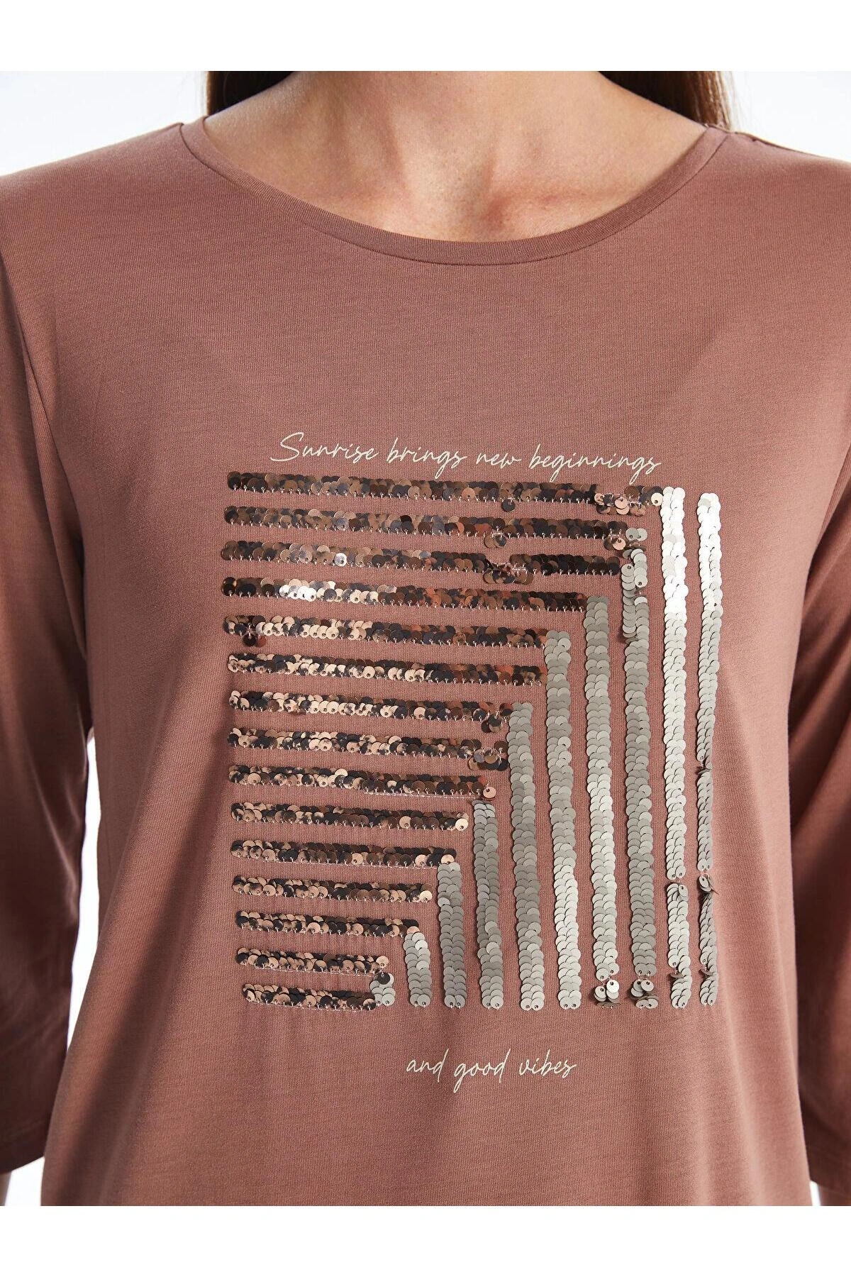 LCWAIKIKI Basic Açık Kahverengi Bisiklet Yaka Pul Payetli Uzun Kollu Kadın Bluz