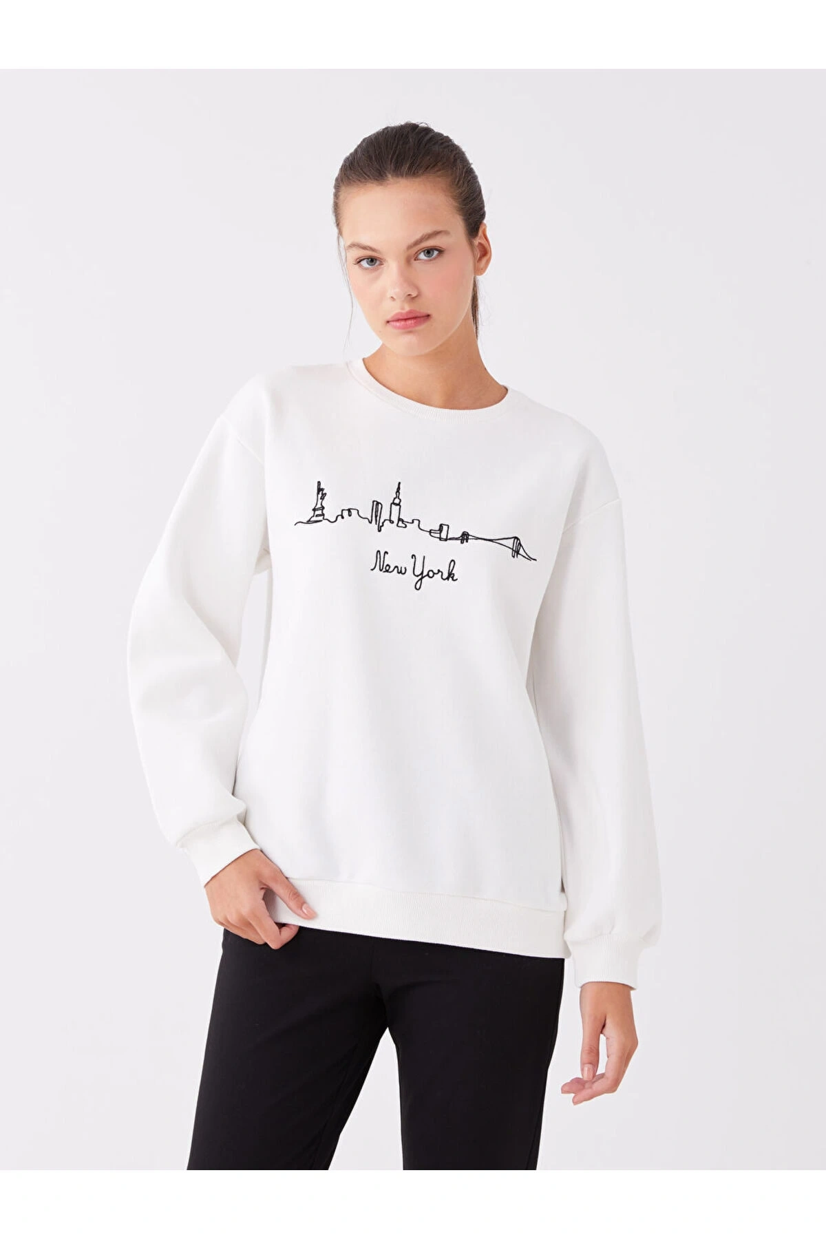 Bisiklet Yaka Nakışlı Uzun Kollu Kadın Sweatshirt