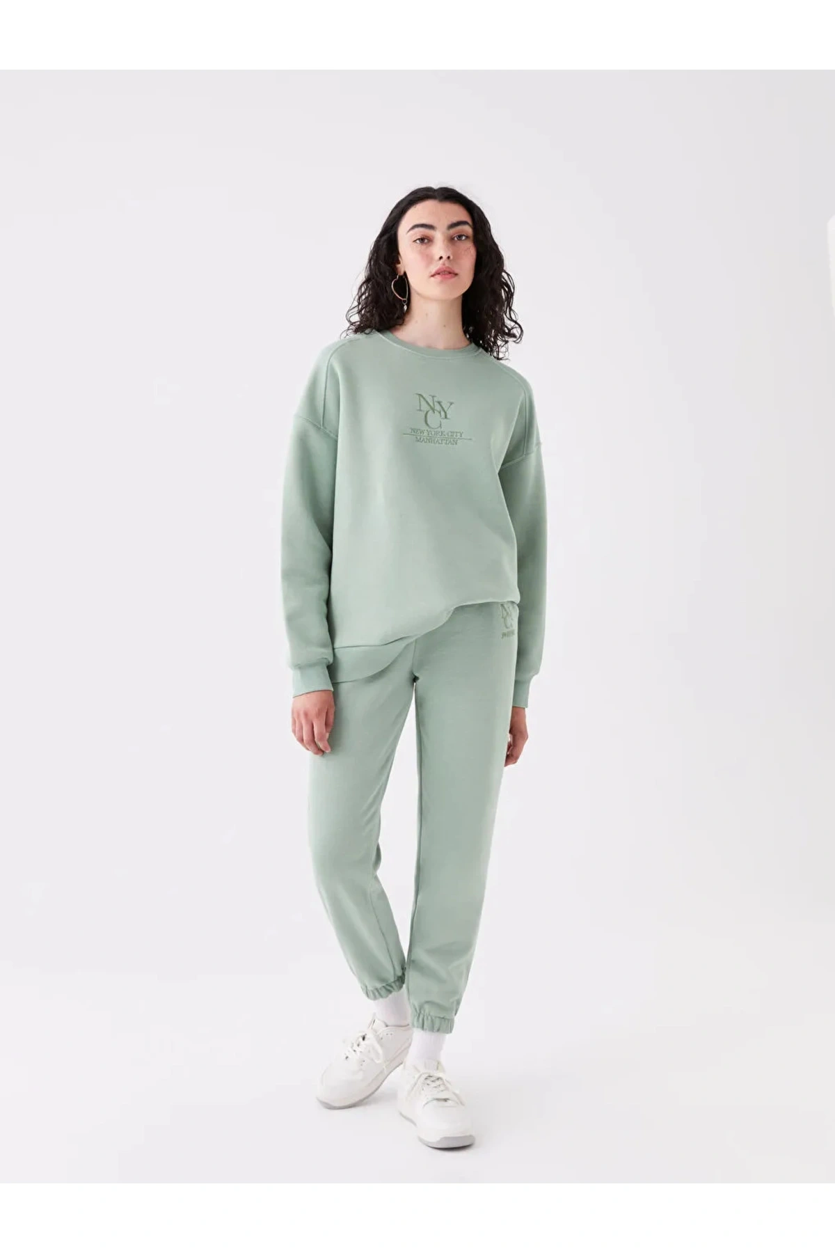 Bisiklet Yaka Nakışlı Uzun Kollu Oversize Kadın Sweatshirt