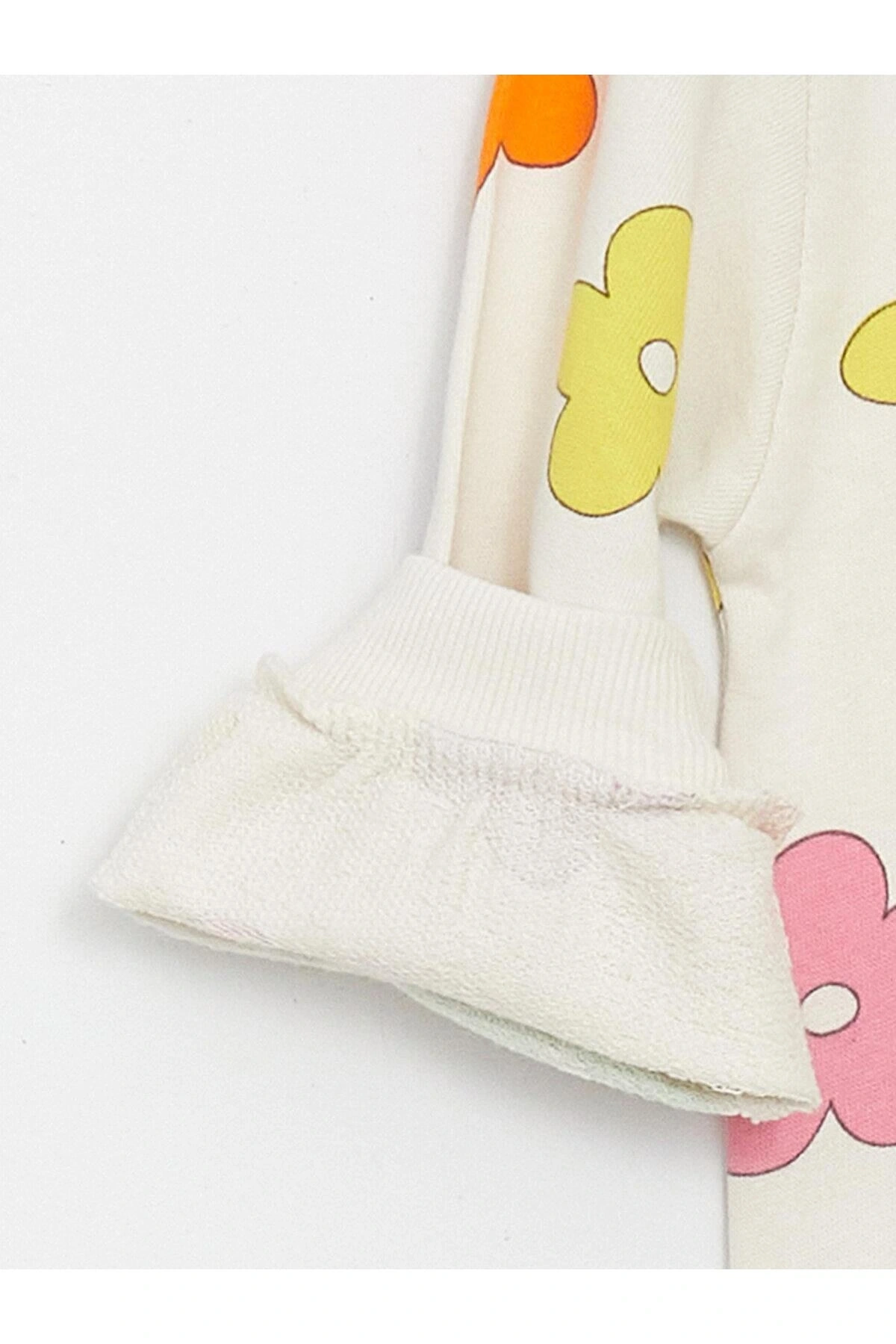 LCW baby Bisiklet Yaka Uzun Kollu Baskılı Kız Bebek Sweatshirt ve Tayt 2li Takım