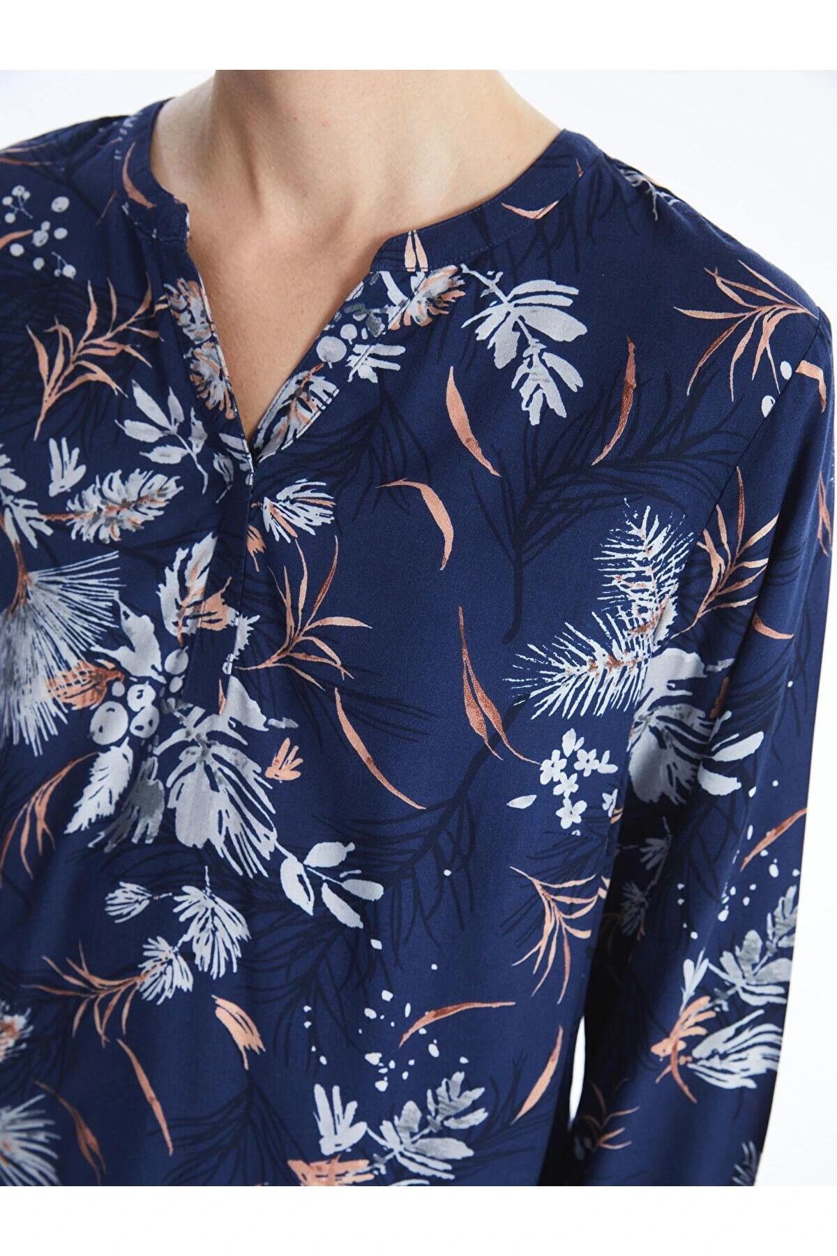 Lcw Grace Baskılı Kaçık Yaka Çiçekli Uzun Kollu Kadın Bluz