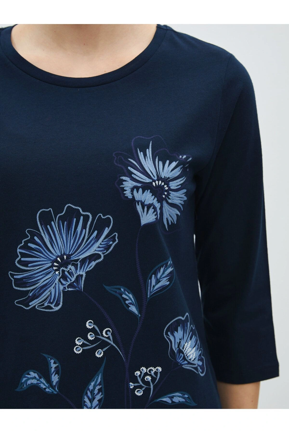 Bisiklet Yaka Çiçekli Kadın Bluz