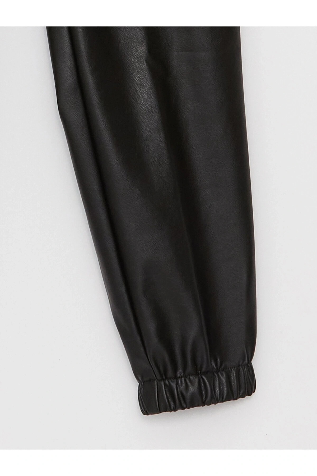 Beli Lastikli Deri Görünümlü Kız Çocuk Jogger Pantolon