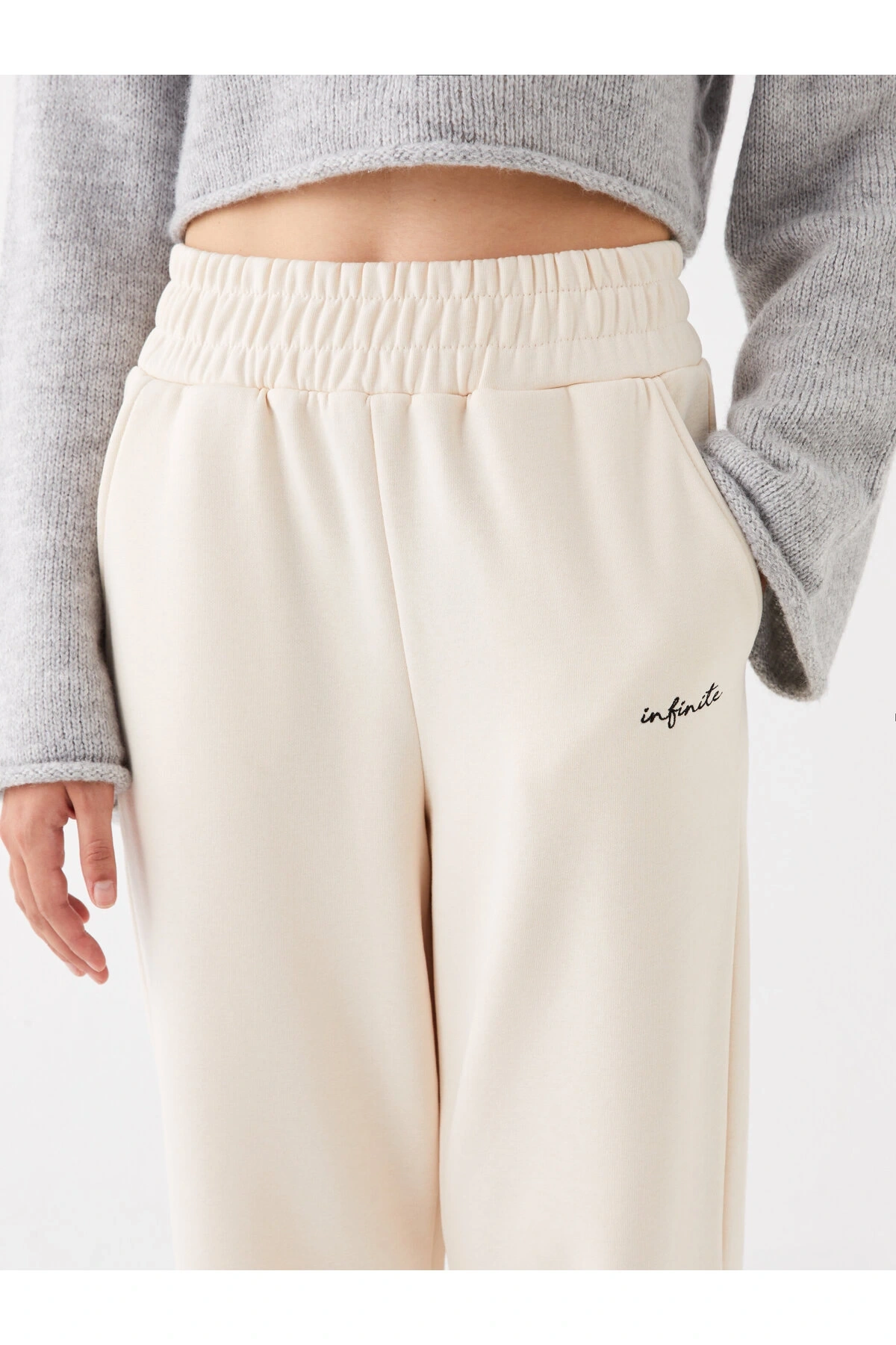 Beli Lastikli Nakışlı Kadın Jogger Eşofman Altı