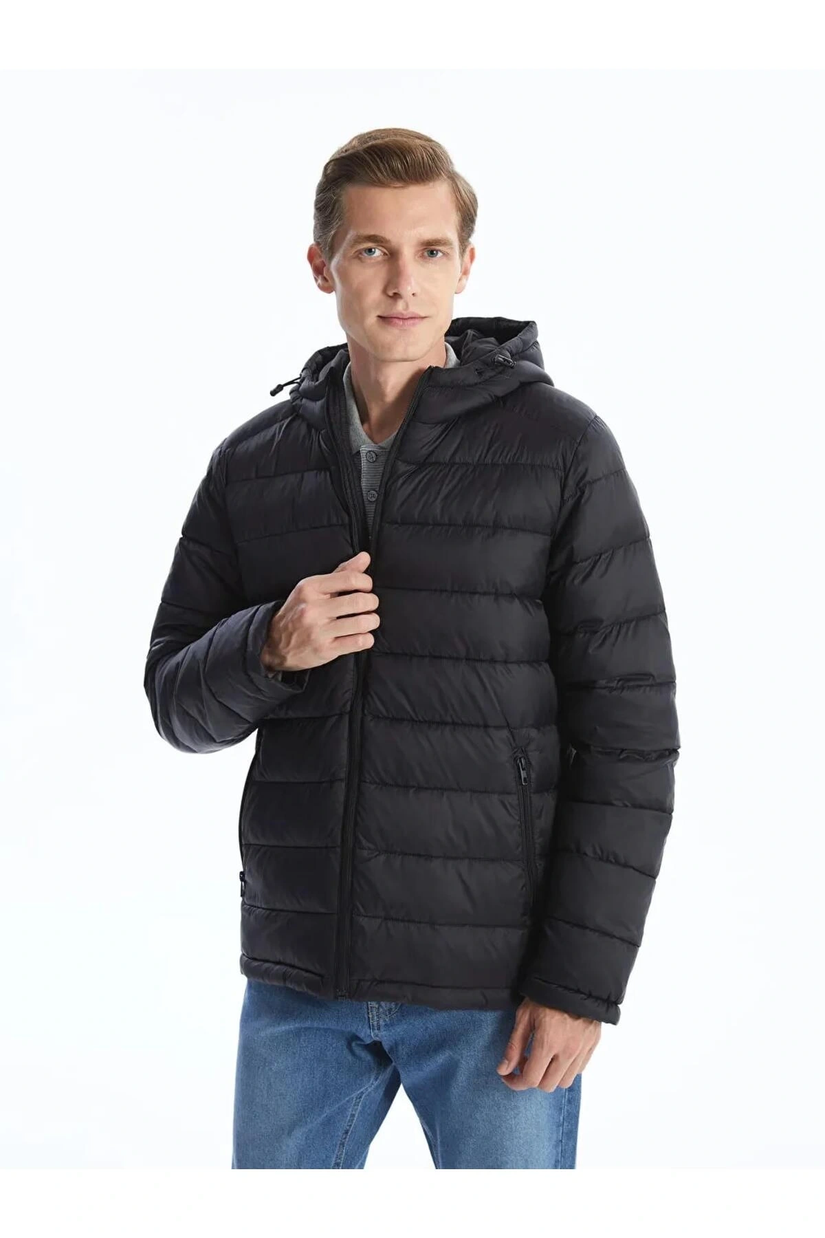 LCWAIKIKI Classic Siyah Standart Kalıp Kapüşonlu Erkek Şişme Mont