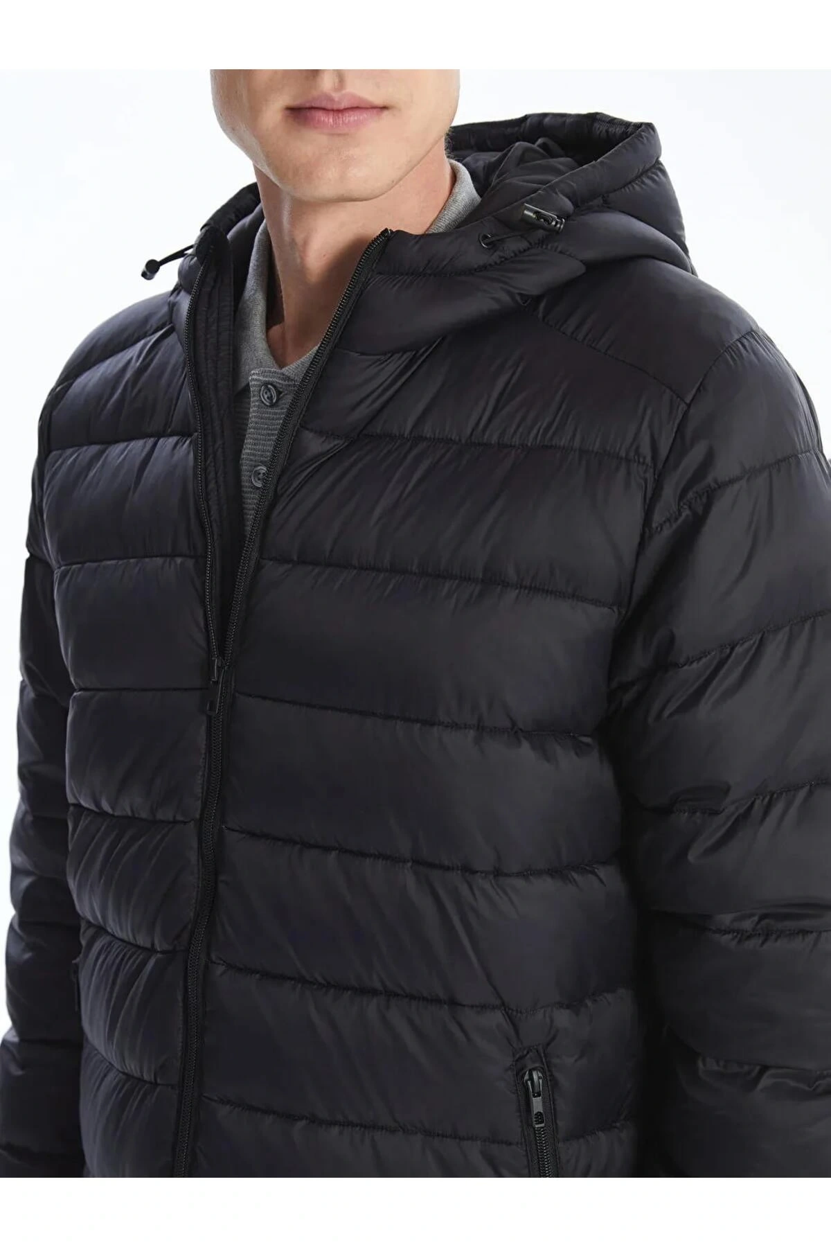 LCWAIKIKI Classic Siyah Standart Kalıp Kapüşonlu Erkek Şişme Mont