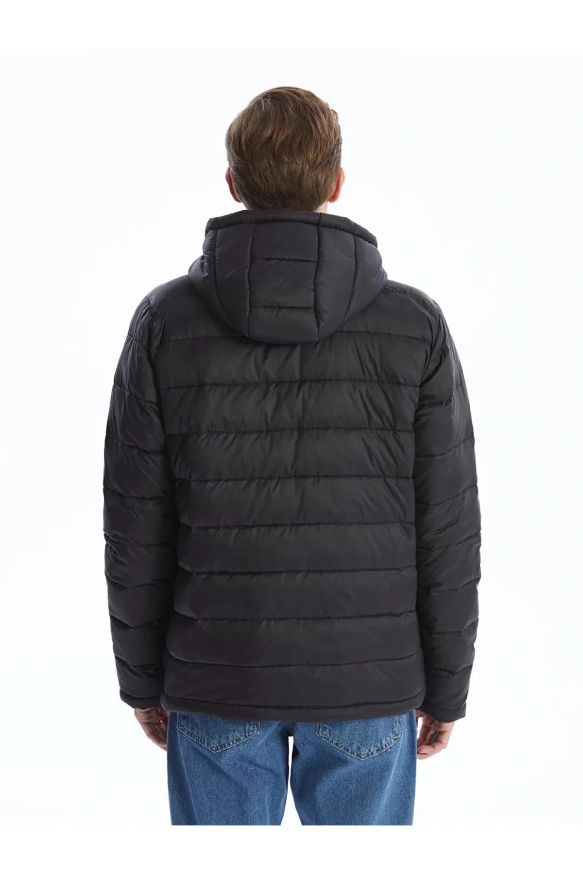 LCWAIKIKI Classic Siyah Standart Kalıp Kapüşonlu Erkek Şişme Mont