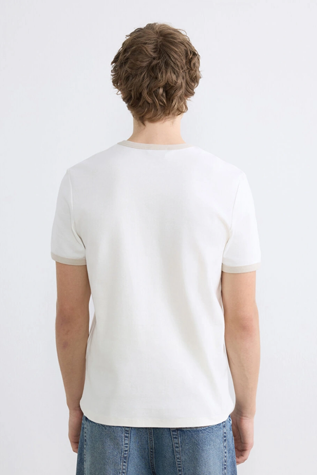 XSIDE Ekru Standart Fit Nakışlı Bisiklet Yaka Erkek Tişört