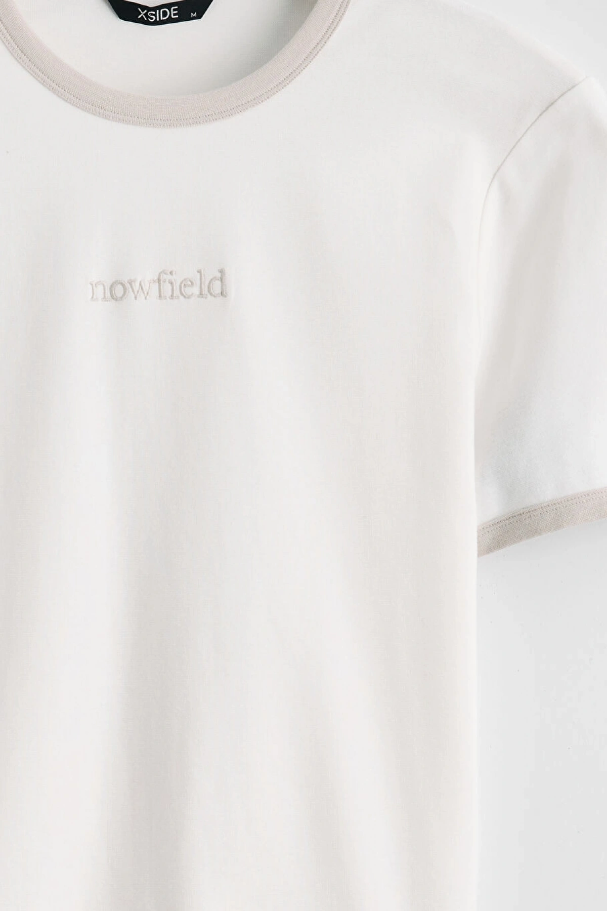 XSIDE Ekru Standart Fit Nakışlı Bisiklet Yaka Erkek Tişört