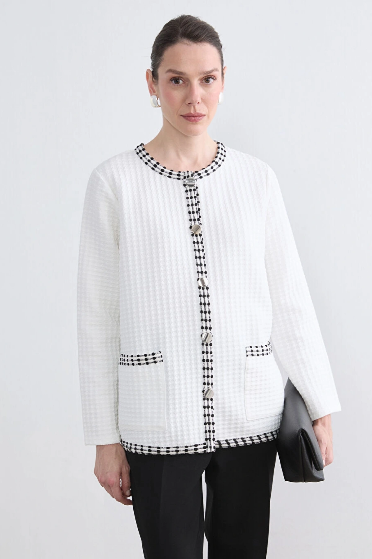 LCW Grace Beyaz Bisiklet Yaka Dokulu Kadın Hırka