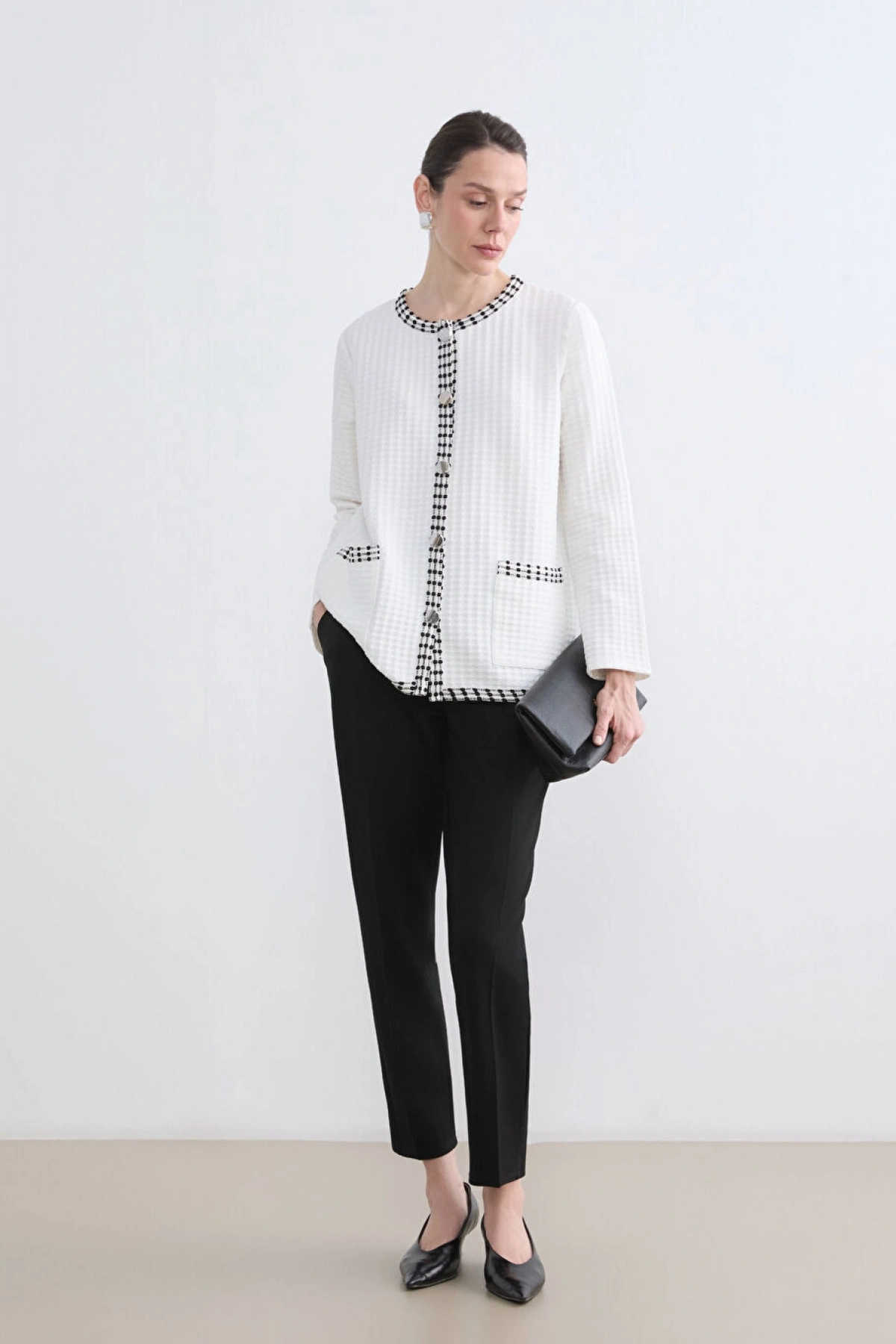 LCW Grace Beyaz Bisiklet Yaka Dokulu Kadın Hırka